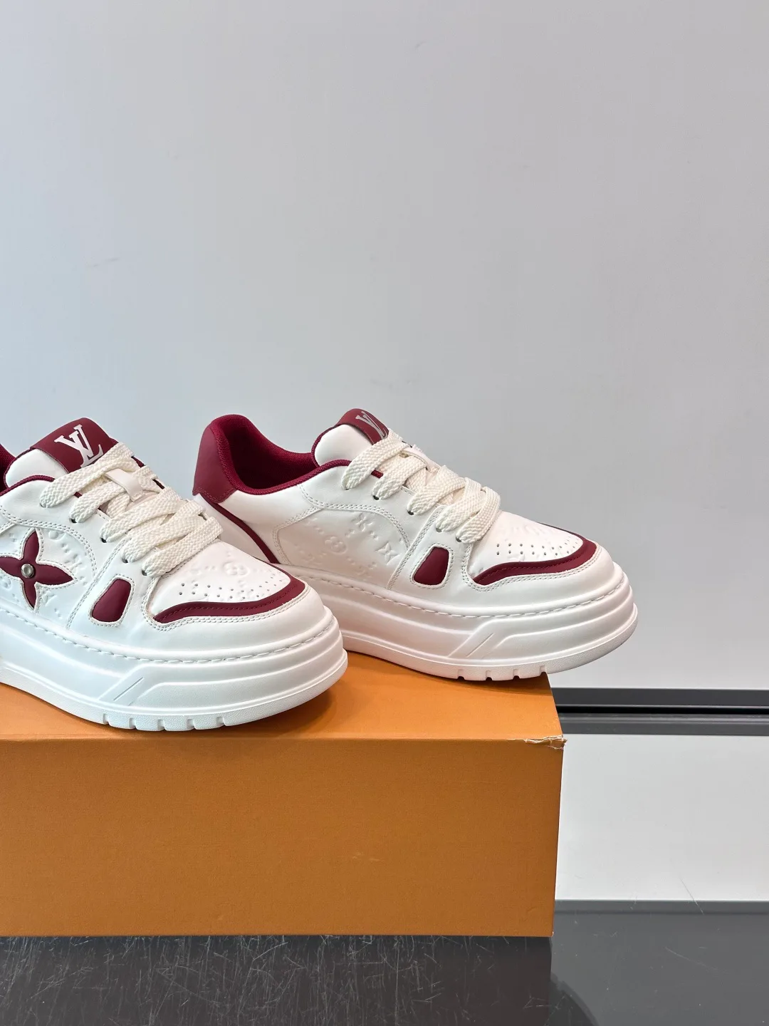 Men's Sneakers LOUIS VUITTON 18500678
