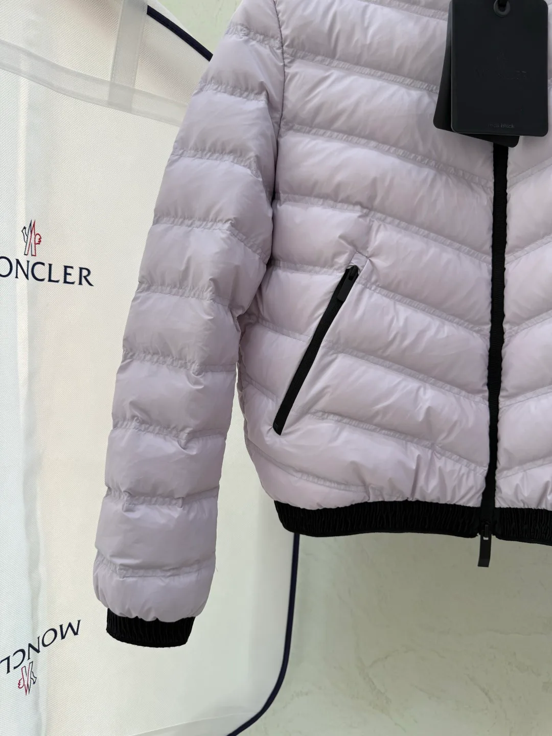 Women's Jackets And Down Jackets MONCLER 18052699