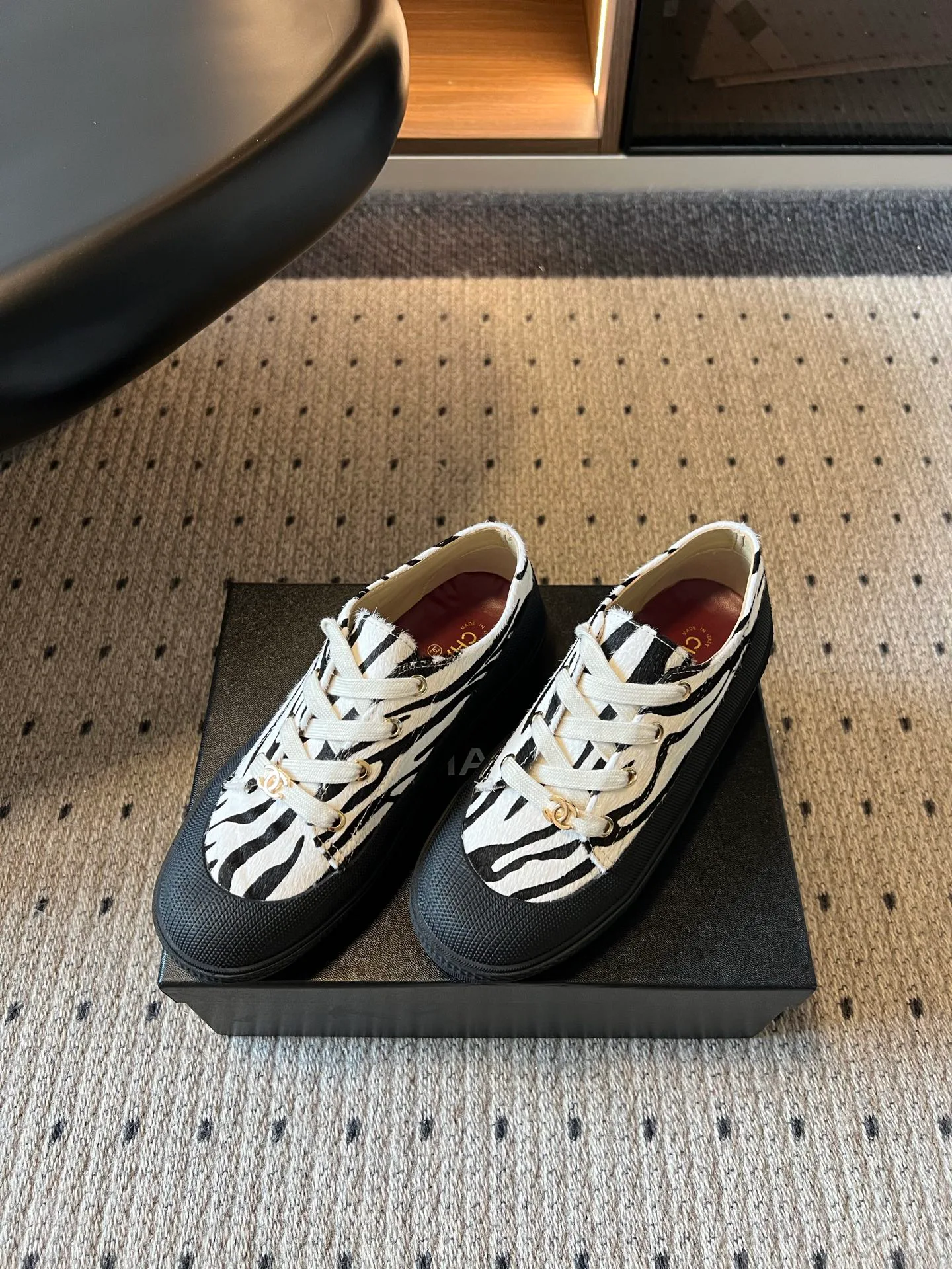 Women's Sneakers CHANEL 18137085
