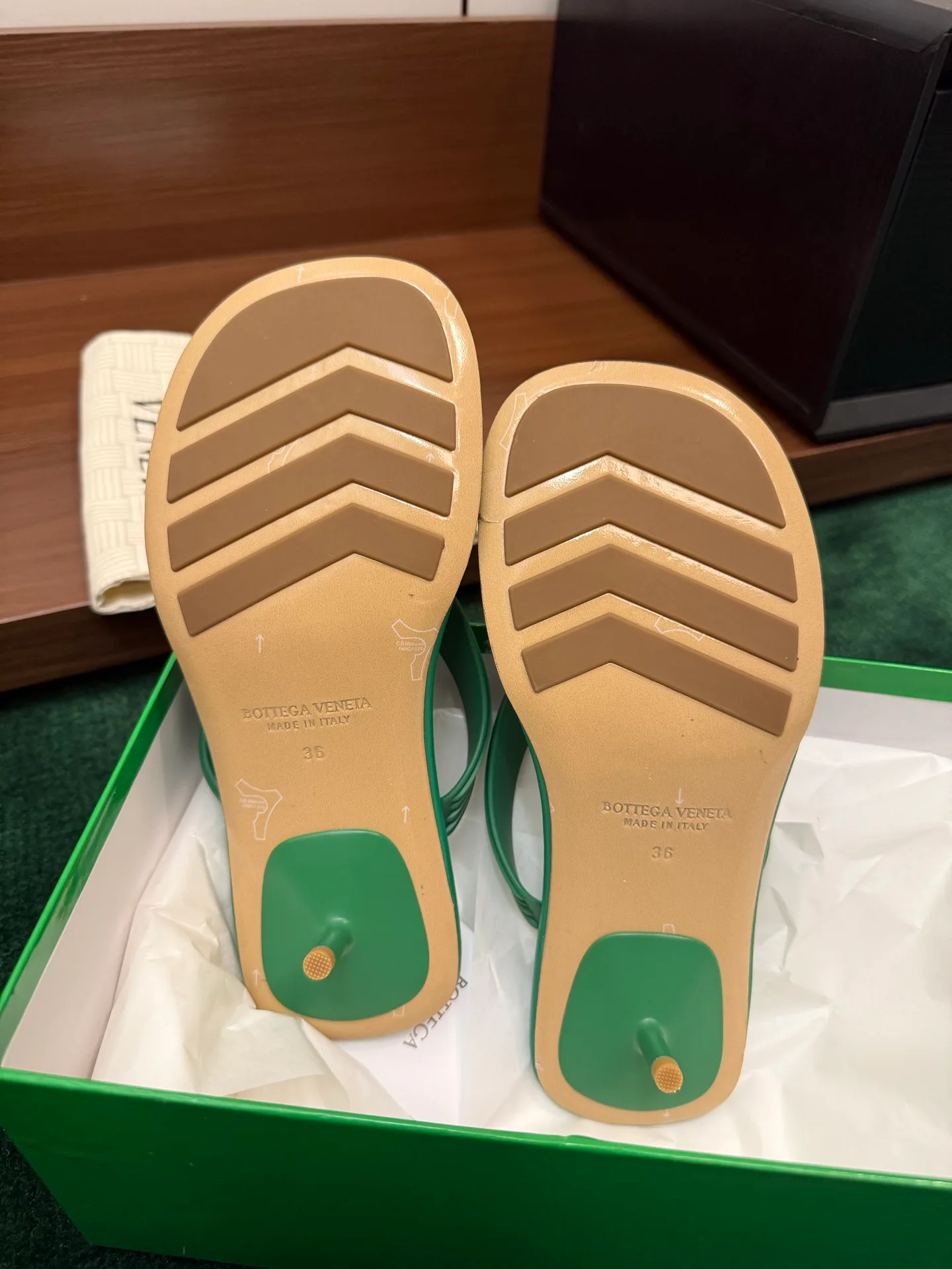 Women's Flip-Flops BOTTEGA VENETA 17386120