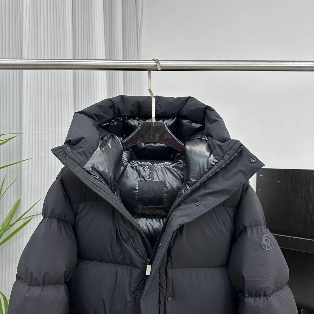 Women's Jackets And Down Jackets MONCLER 18415705