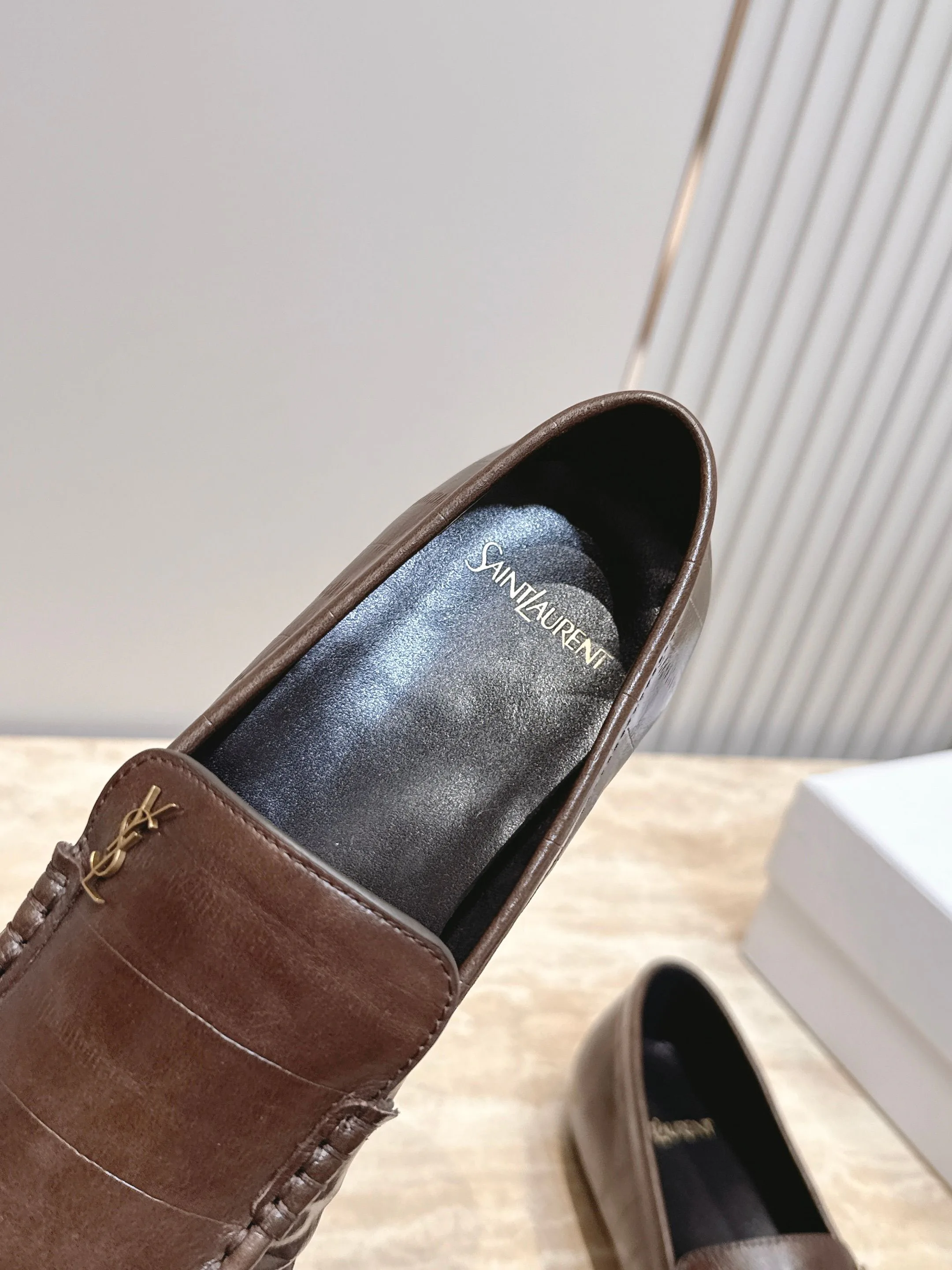 Women's Loafers And Moccasins SAINT LAURENT 17701329