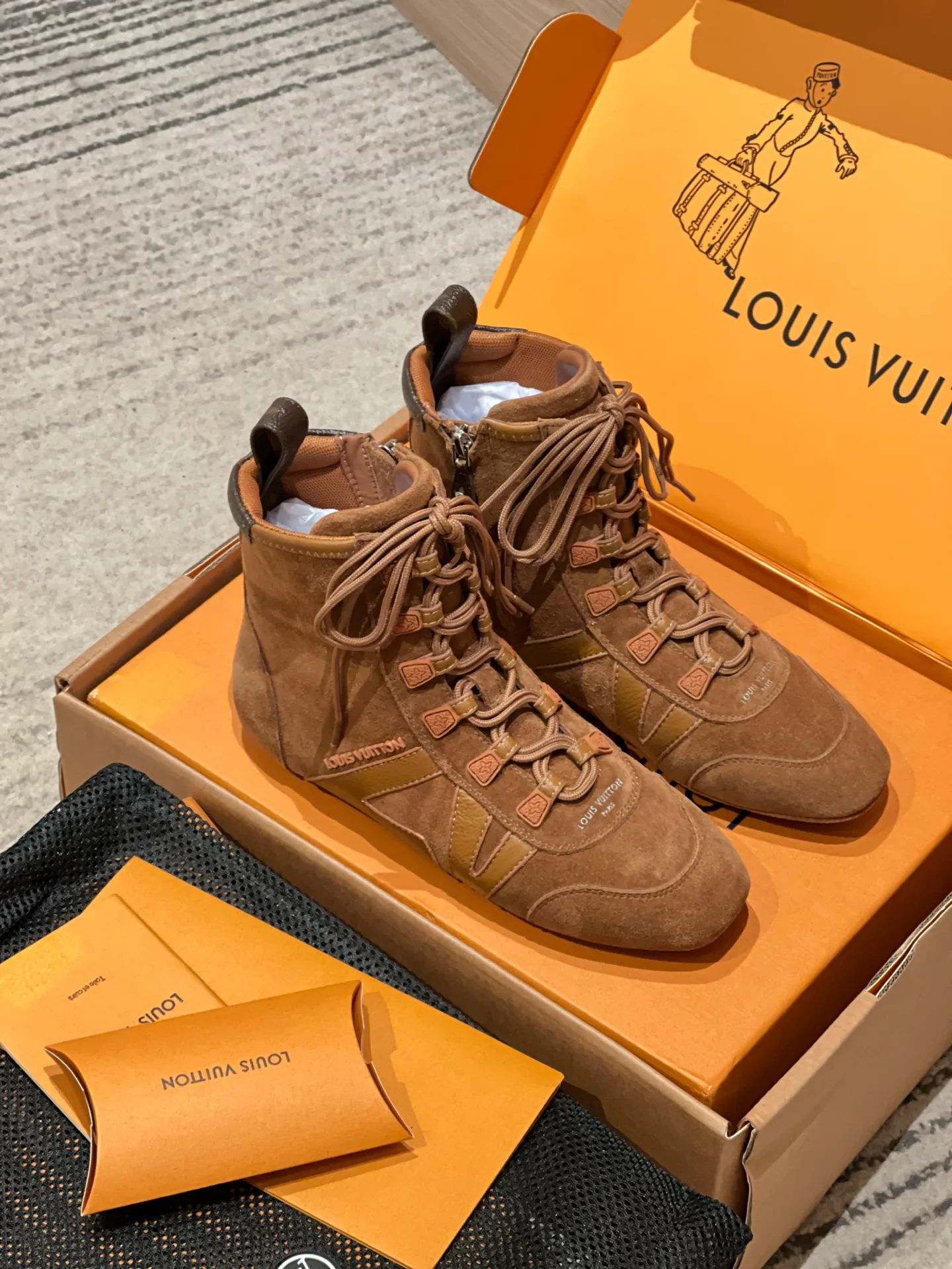 Women's Sneakers LOUIS VUITTON 18194175