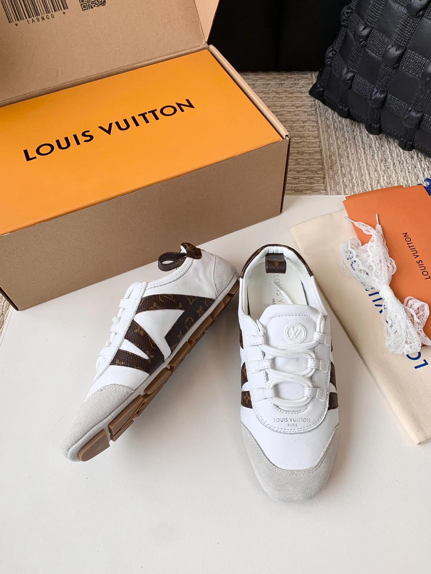 Women's Sneakers LOUIS VUITTON 17753808