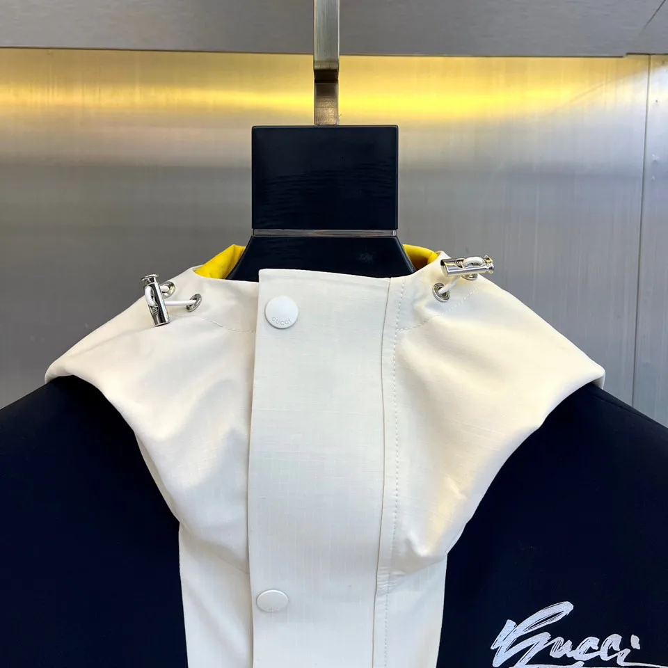 Women's Jackets And Down Jackets GUCCI 18416804