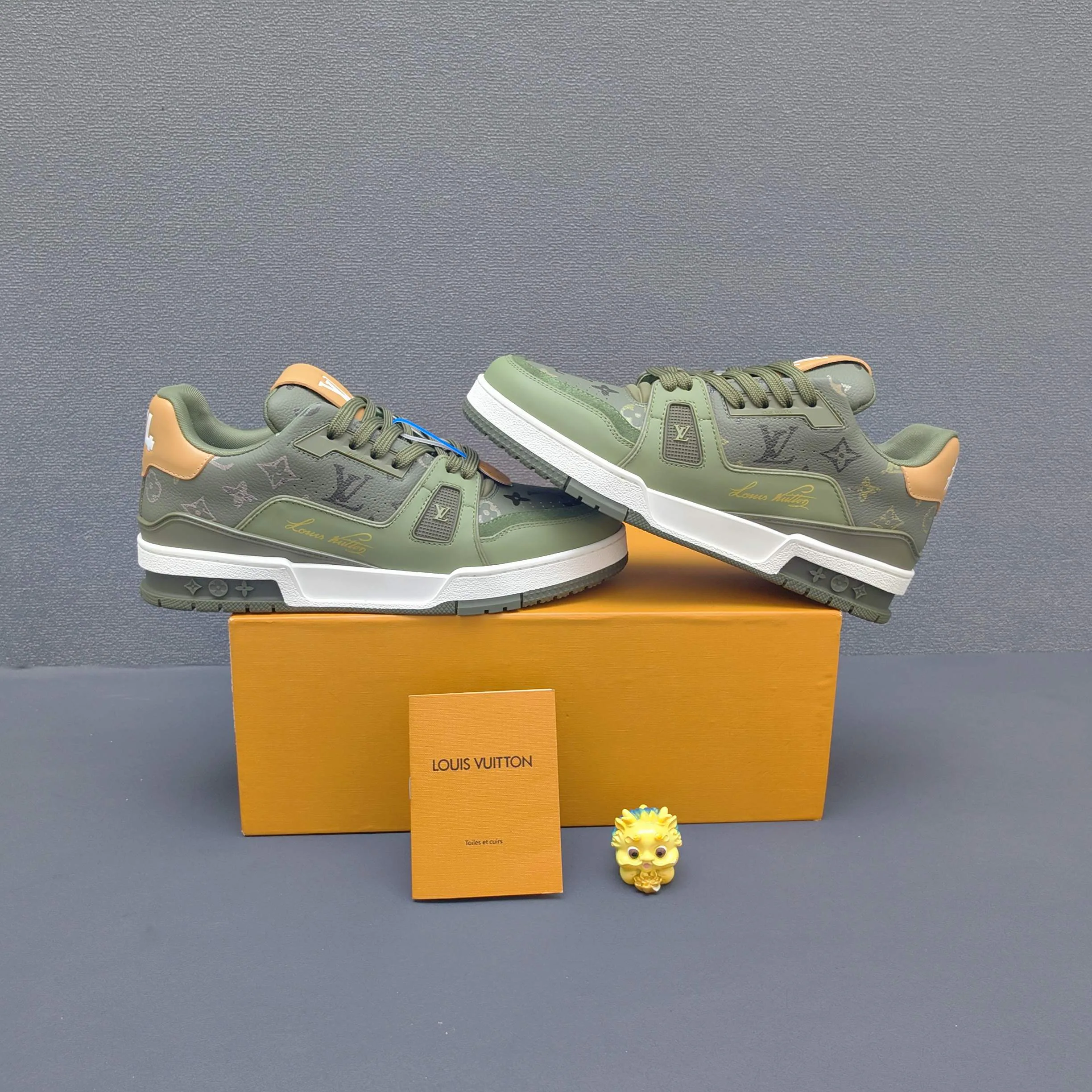 Men's Sneakers LOUIS VUITTON 17725118