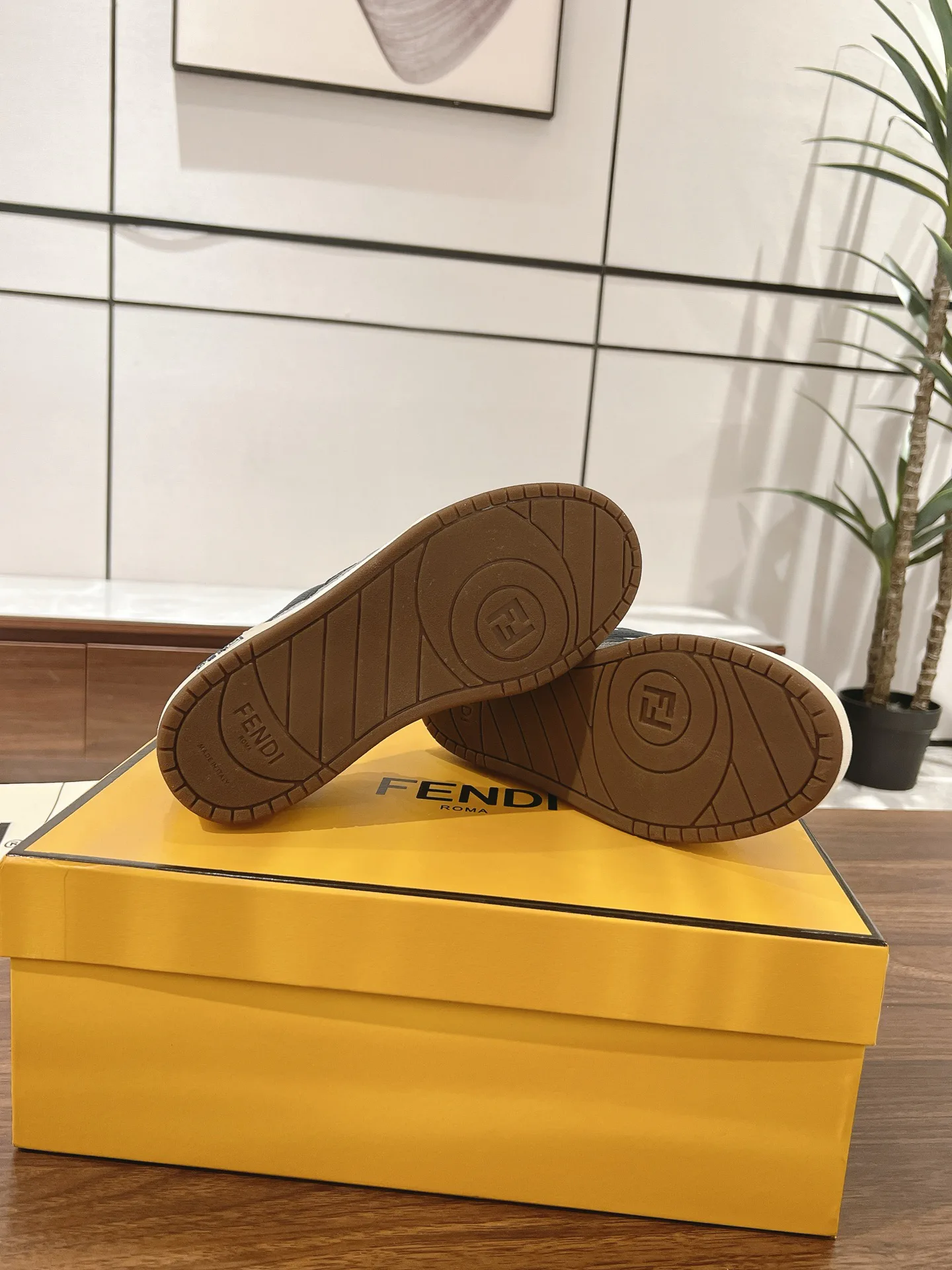 Women's Sneakers FENDI 18219600