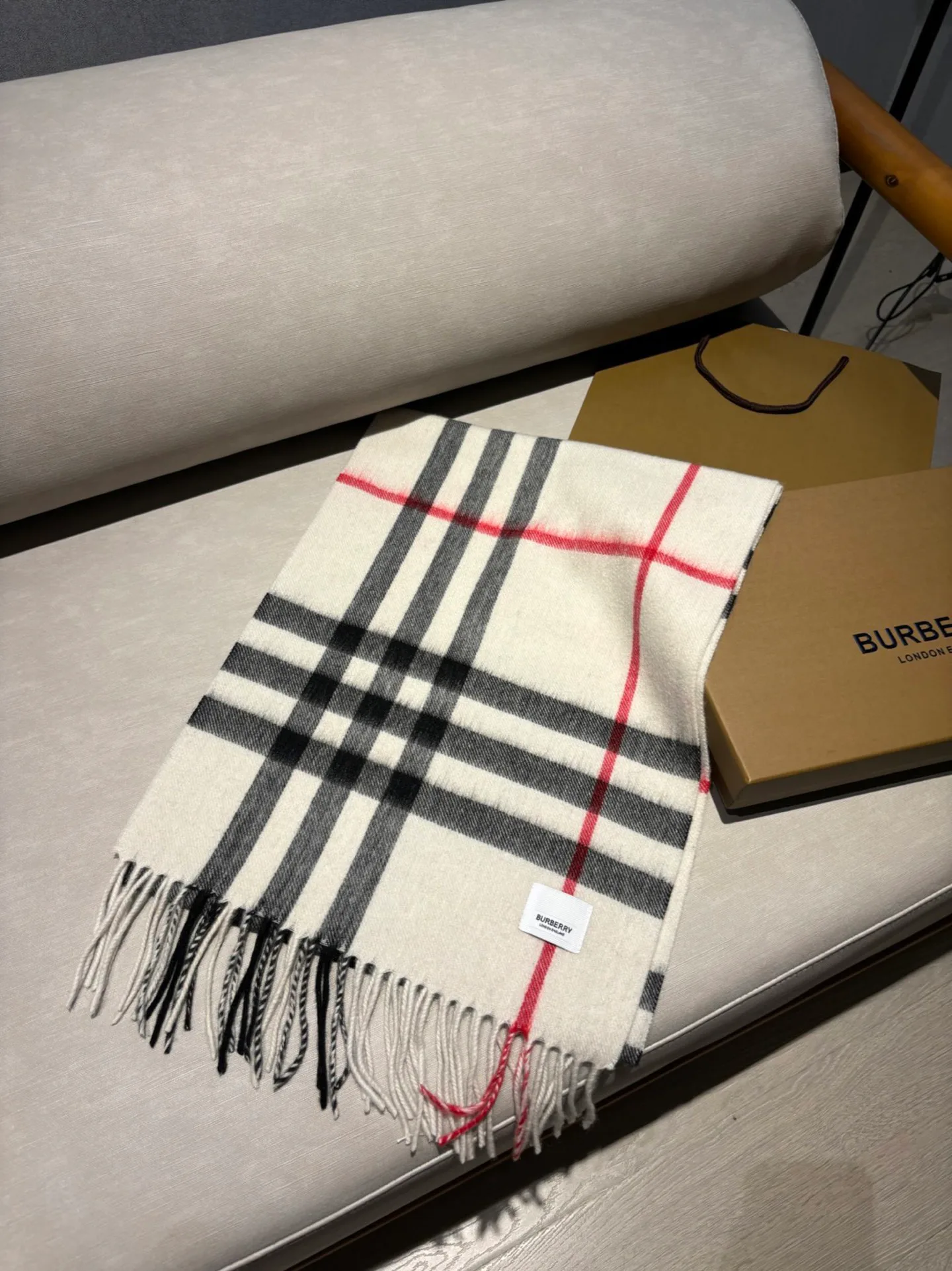 Scarves BURBERRY 18507481