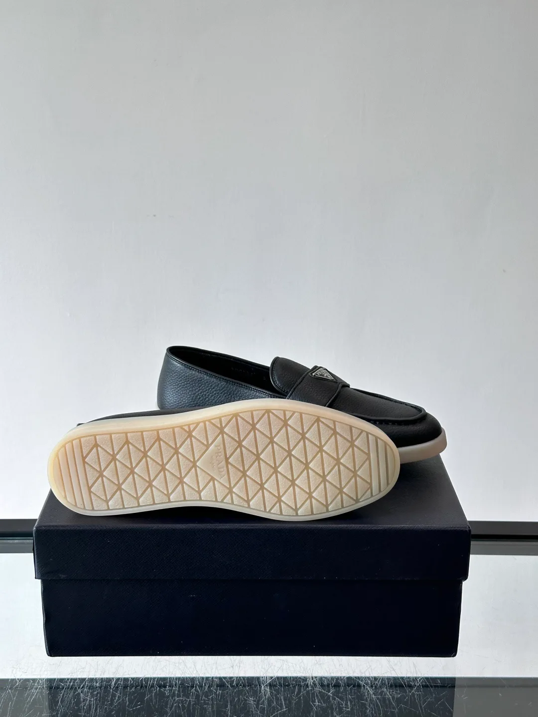 Men's Loafers And Dress Shoes PRADA 18102307