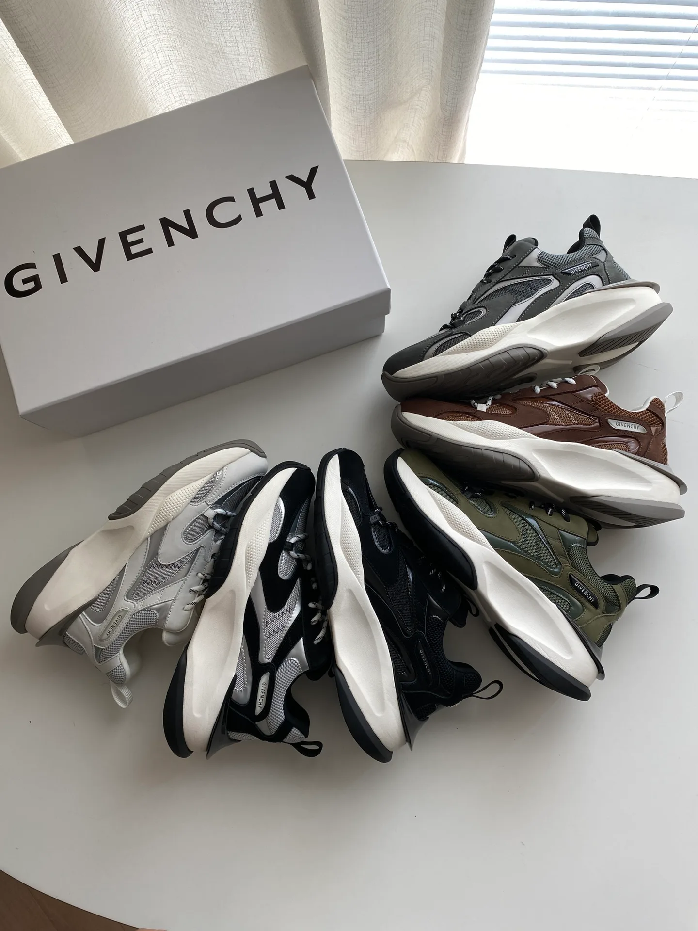Men's Sneakers GIVENCHY 18417382