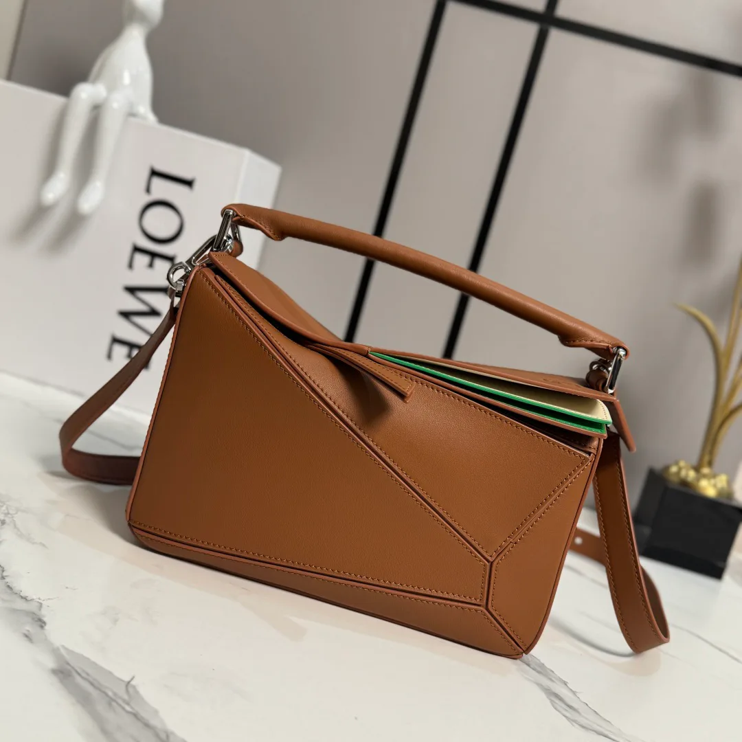 Women's Classic Handbags LOEWE 18330767