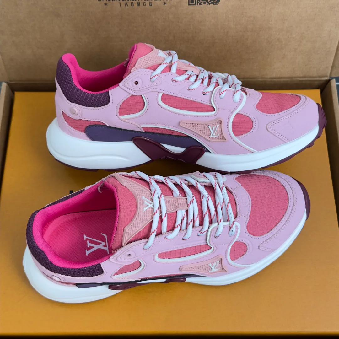Women's Sneakers LOUIS VUITTON 18463939