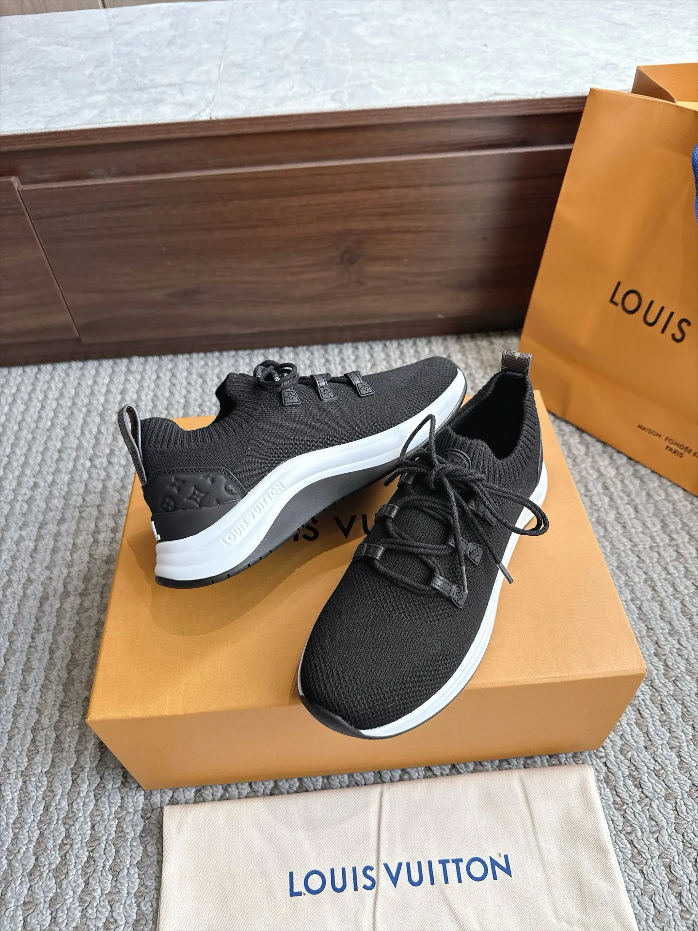 Women's Sneakers LOUIS VUITTON 18333243