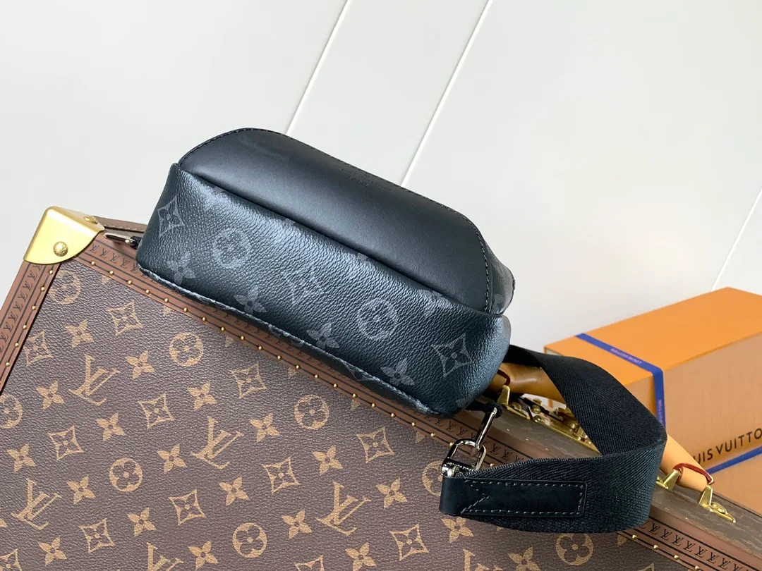 Women's Shoulder Bags LOUIS VUITTON 17948716