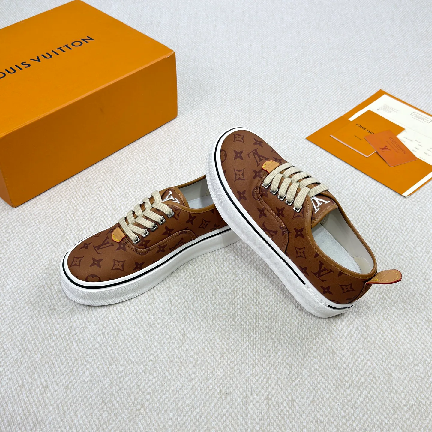 Men's Sneakers LOUIS VUITTON 18365133