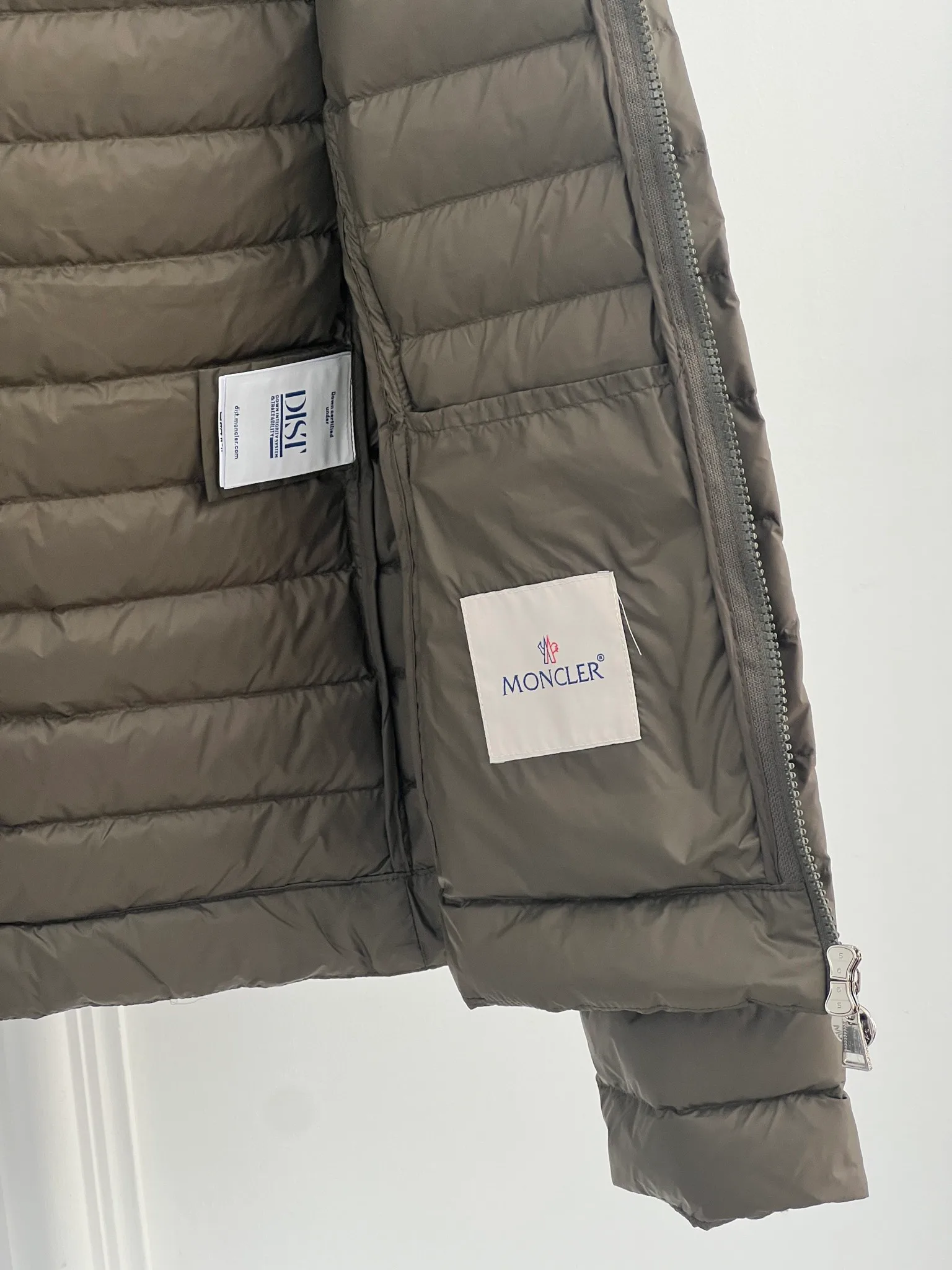 Women's Jackets And Down Jackets MONCLER 18416155