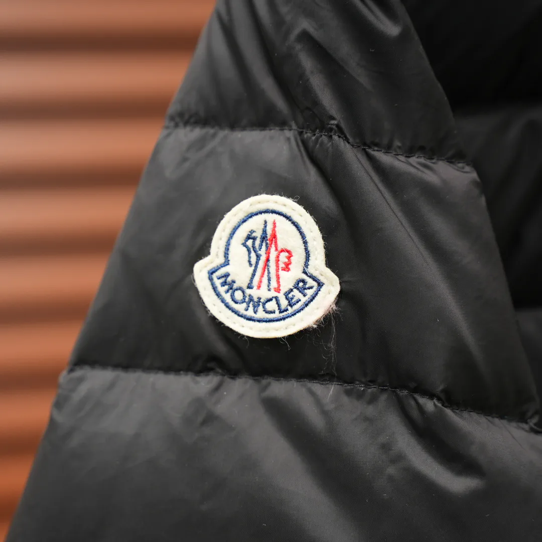 Women's Jackets And Down Jackets MONCLER 18455987