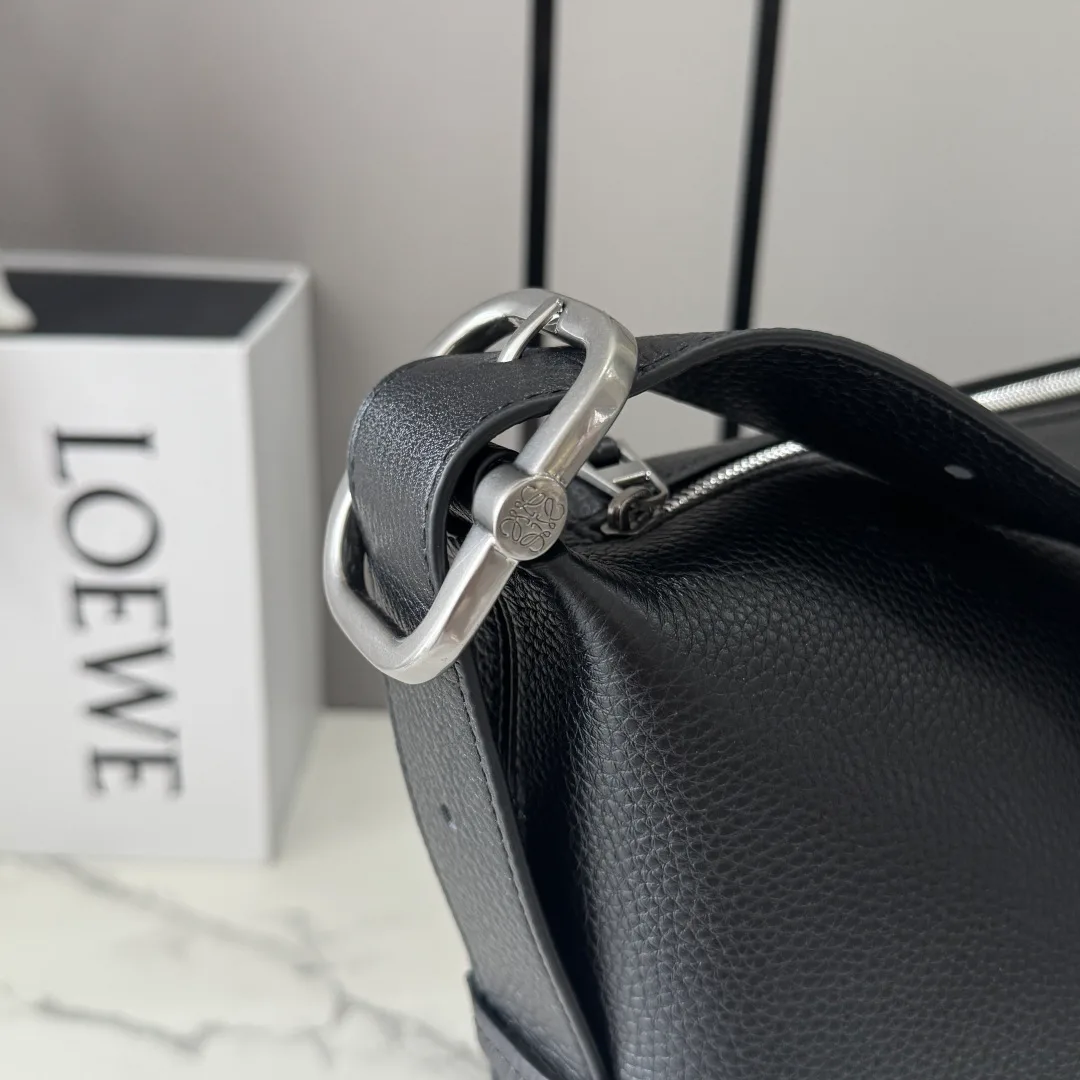 Women's Classic Handbags LOEWE 17502843