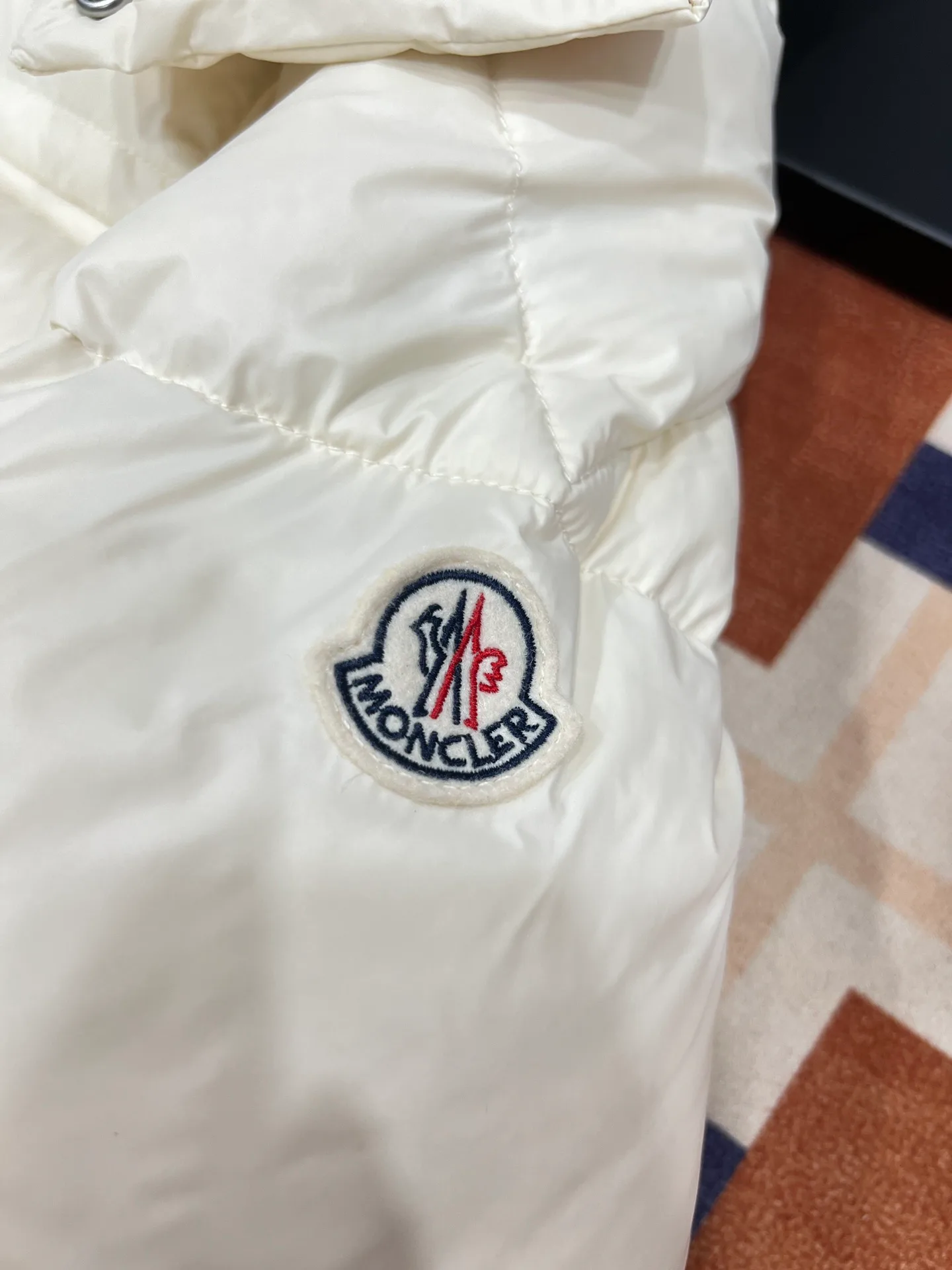Women's Jackets And Down Jackets MONCLER 17888371