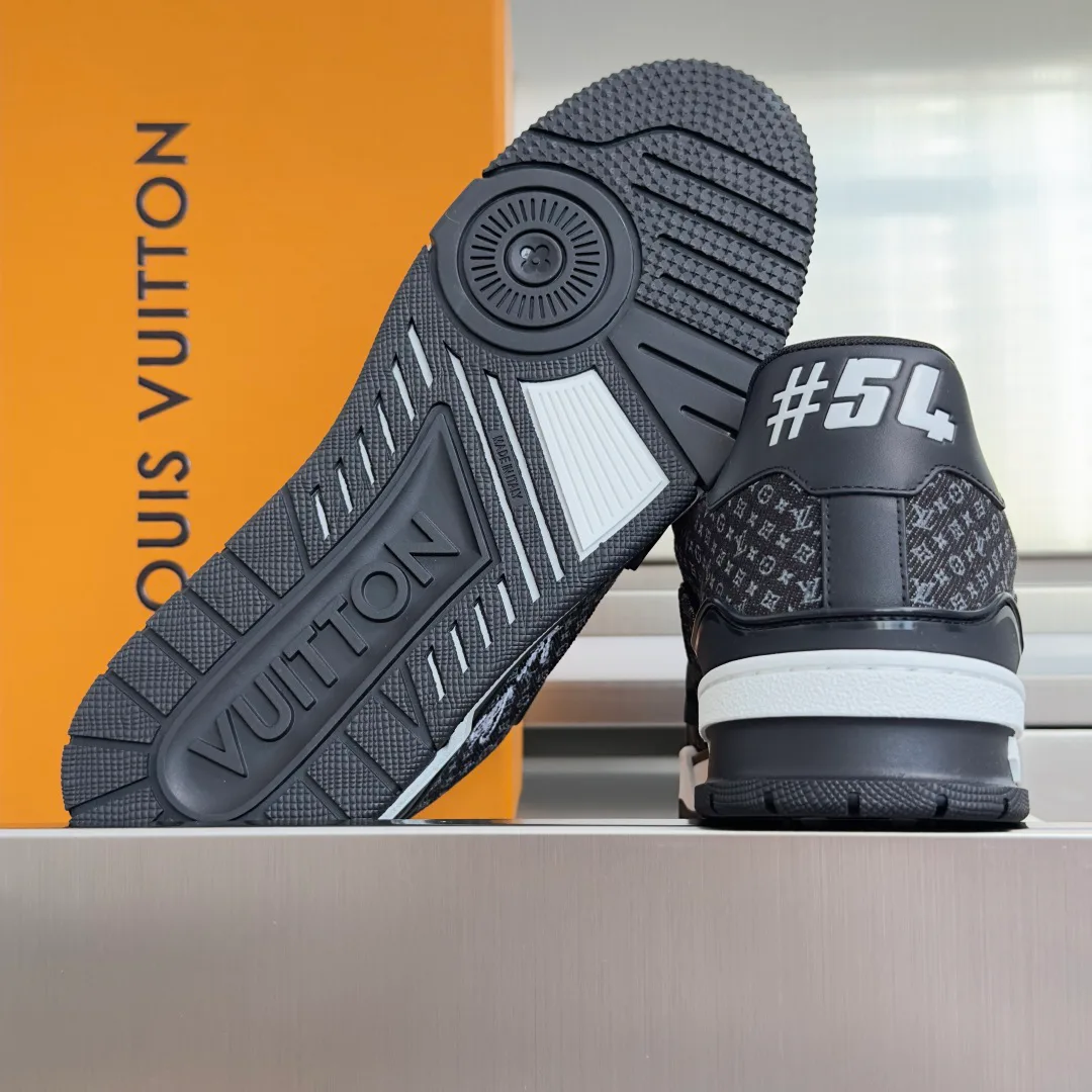 Men's Sneakers LOUIS VUITTON 18092951