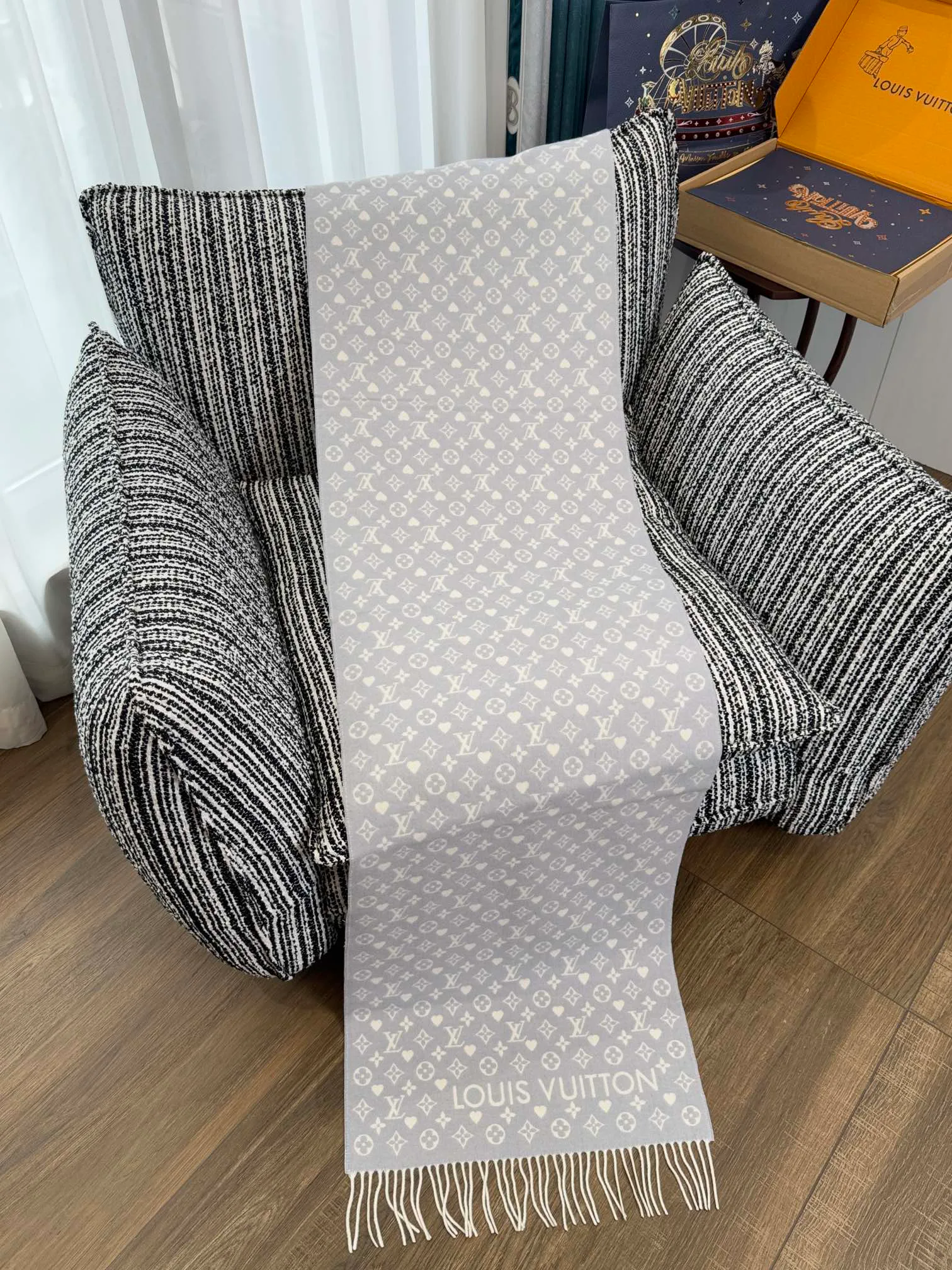 Scarves LOUIS VUITTON 17073699