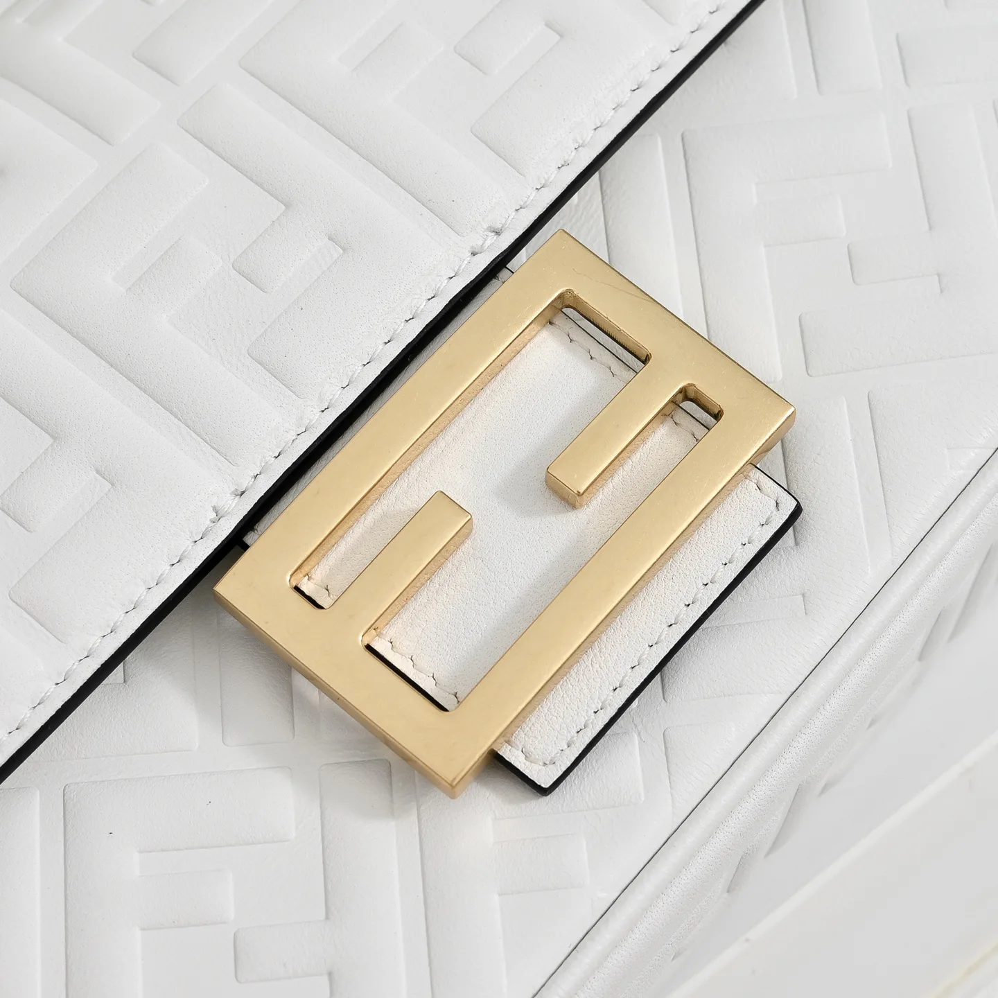Классические Сумки Женские Fendi 18676180