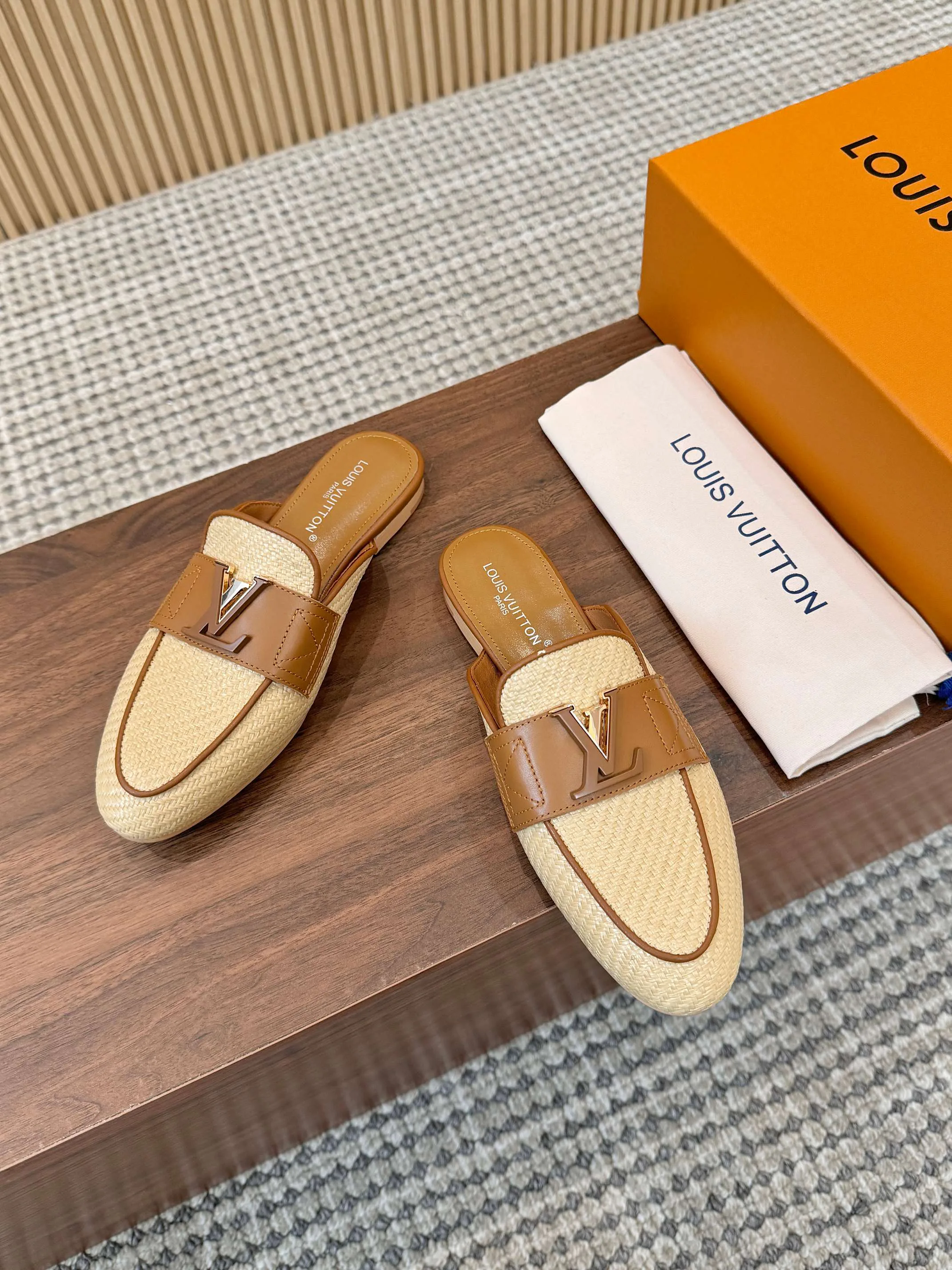Women's Mules And Clogs LOUIS VUITTON 17578132