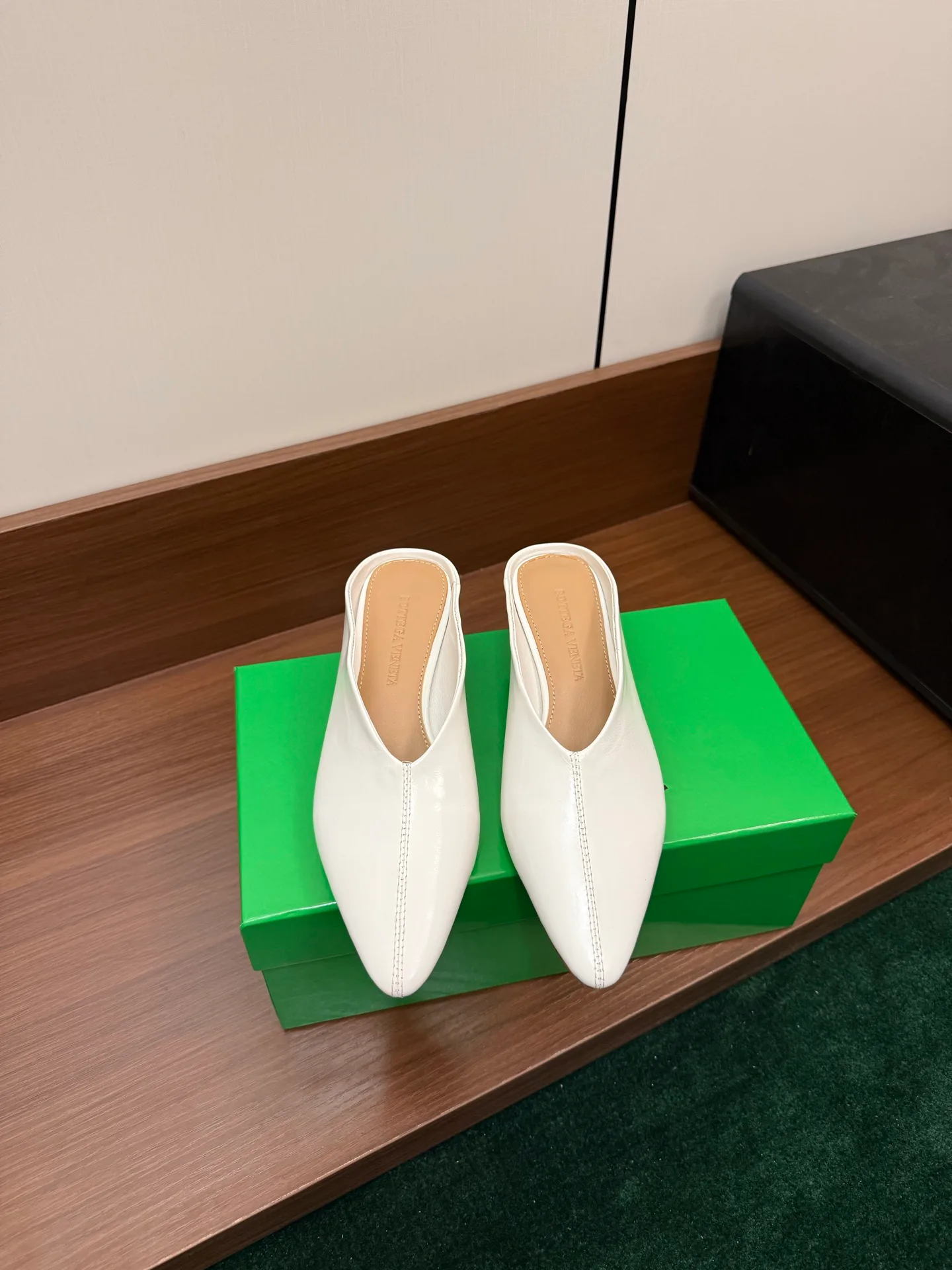 Women's Mules And Clogs BOTTEGA VENETA 17816994