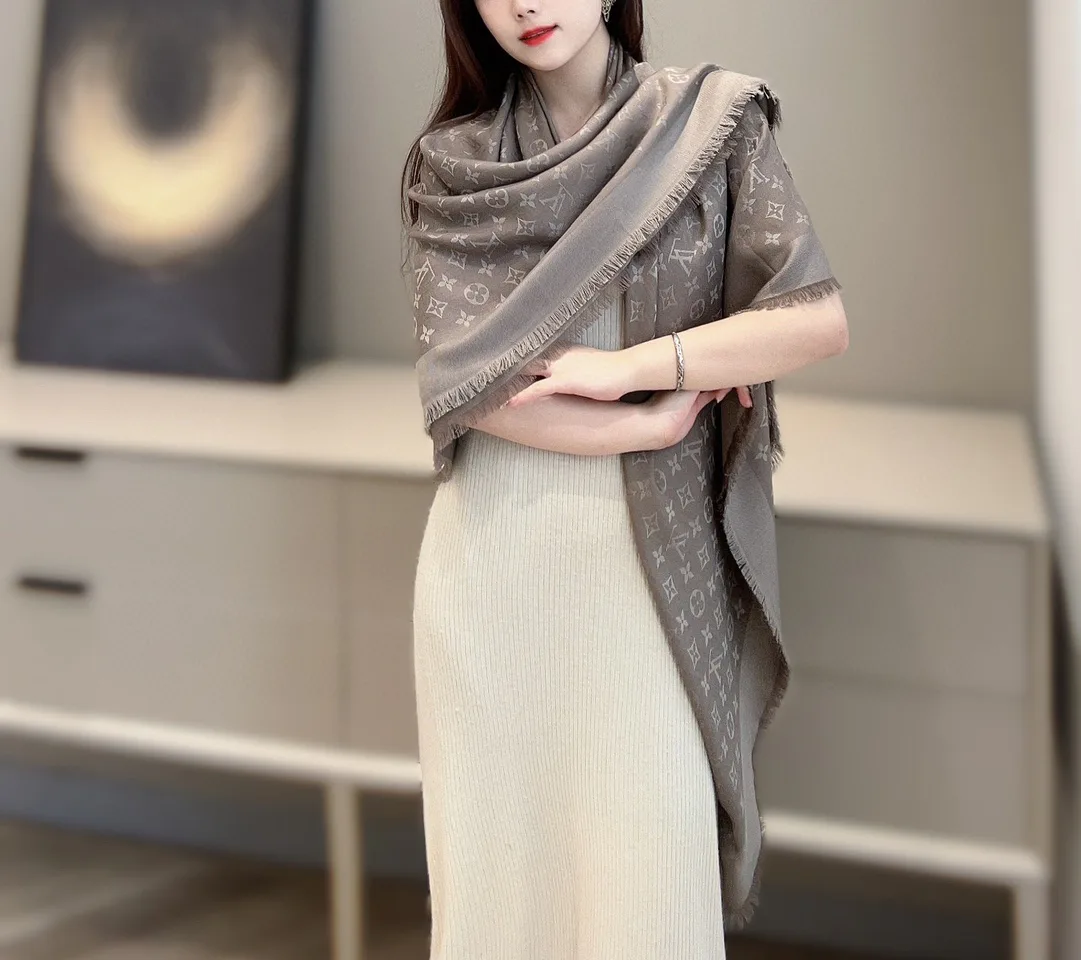 Scarves LOUIS VUITTON 18267587