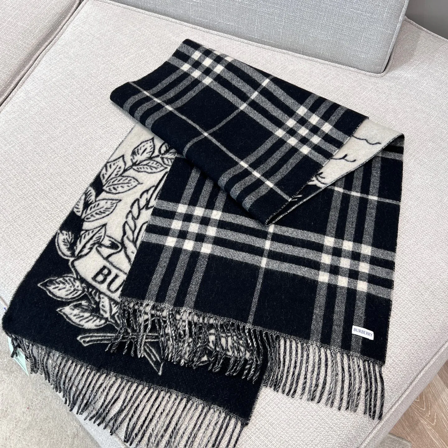Scarves BURBERRY 17945491