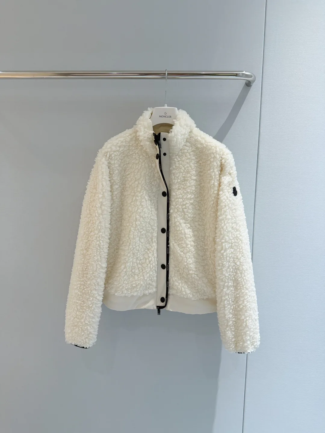 Women's Jackets And Down Jackets MONCLER 18049822