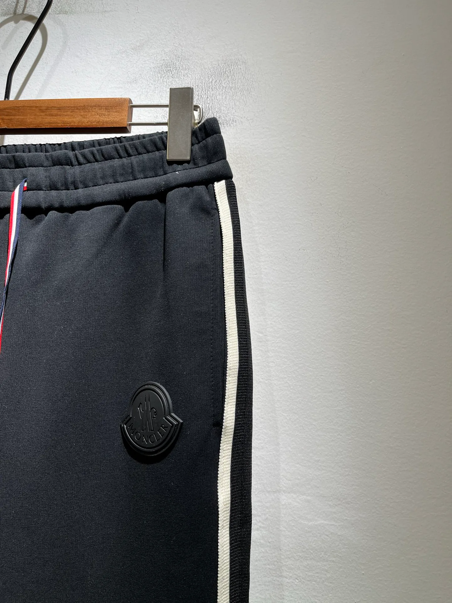 Men's Trousers MONCLER 18343128