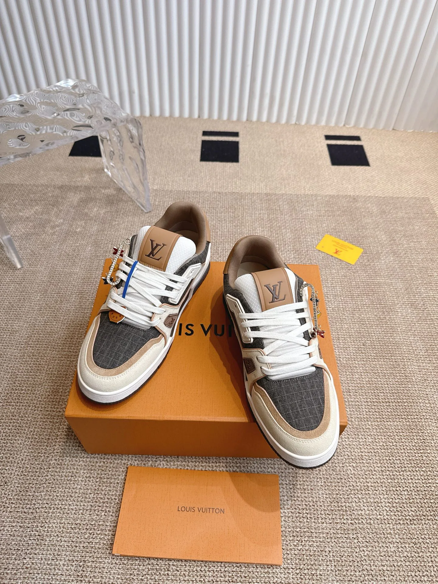 Women's Sneakers LOUIS VUITTON 18324760