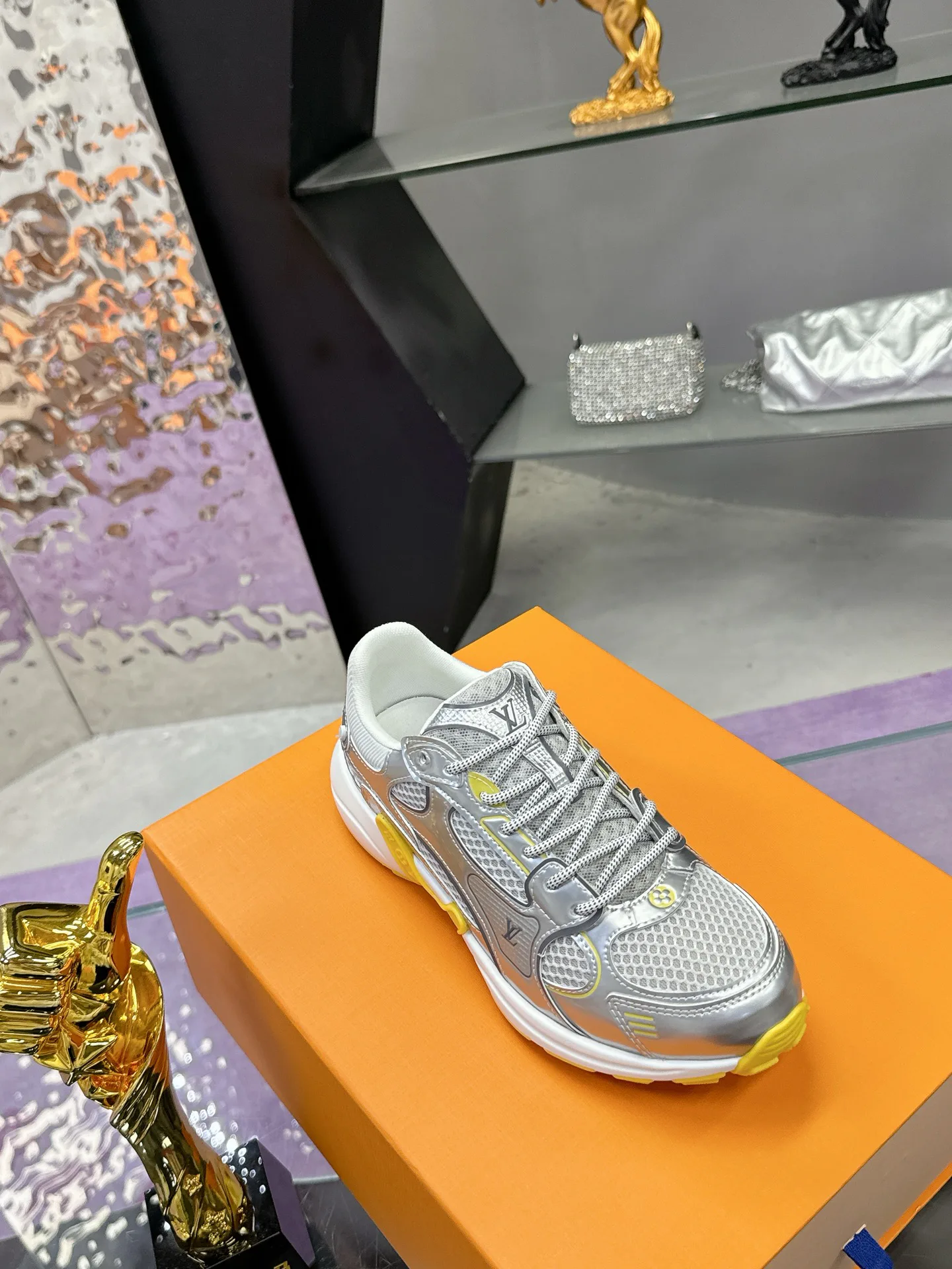Women's Sneakers LOUIS VUITTON 17530433
