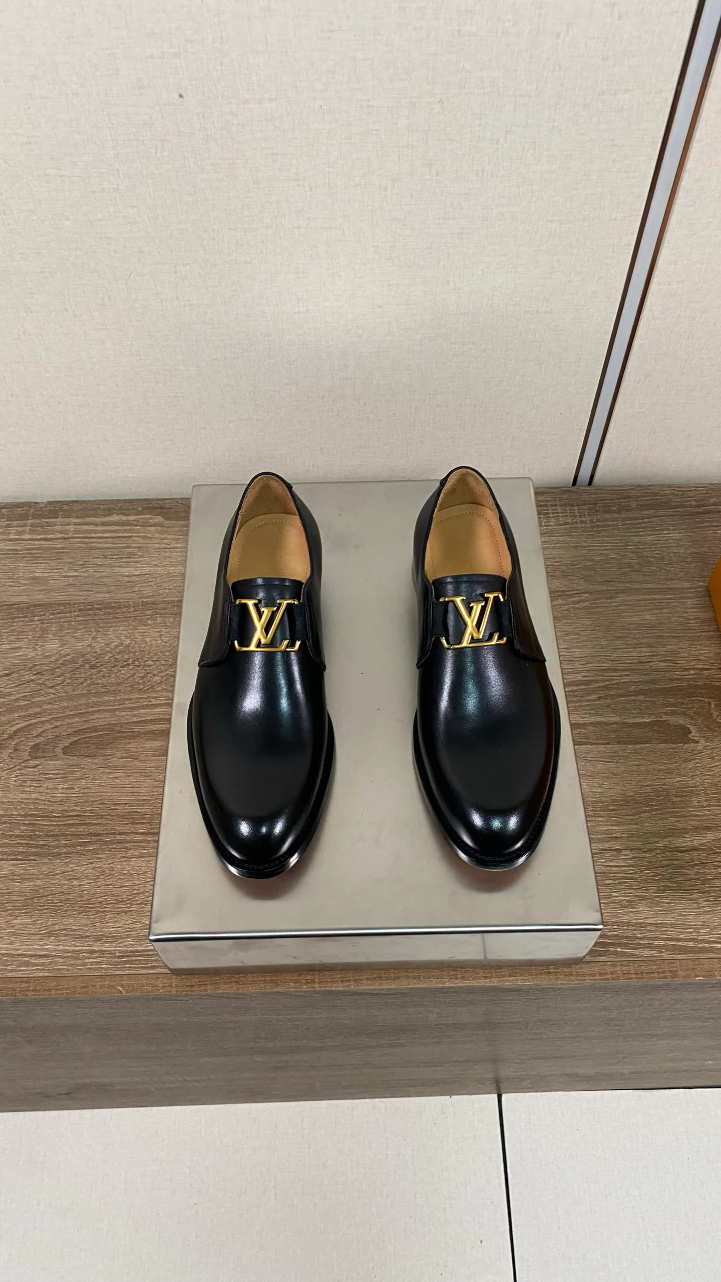 Men's Loafers And Dress Shoes LOUIS VUITTON 18078687