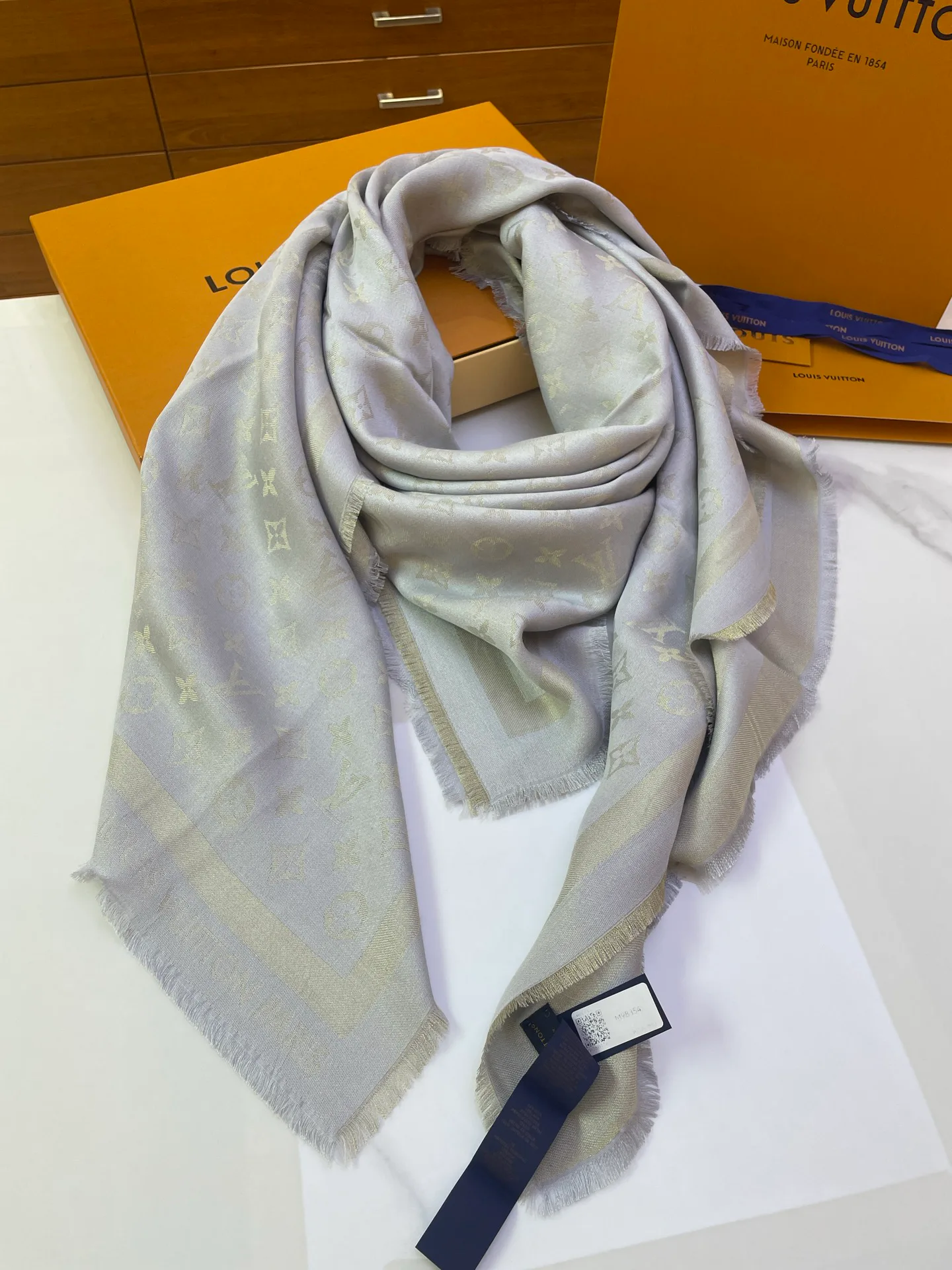 Scarves LOUIS VUITTON 17898732