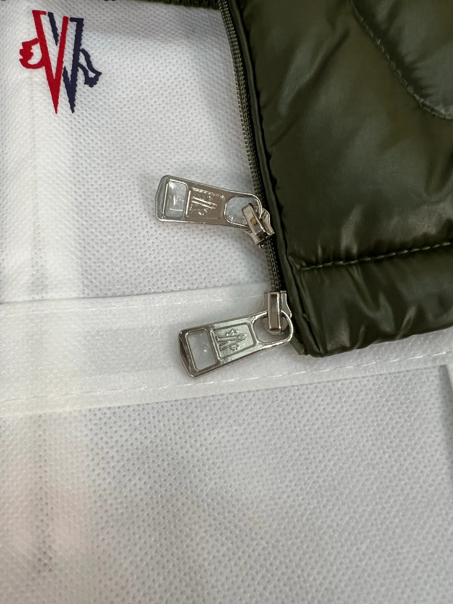 Куртки И Пуховики Мужские Moncler 18599827
