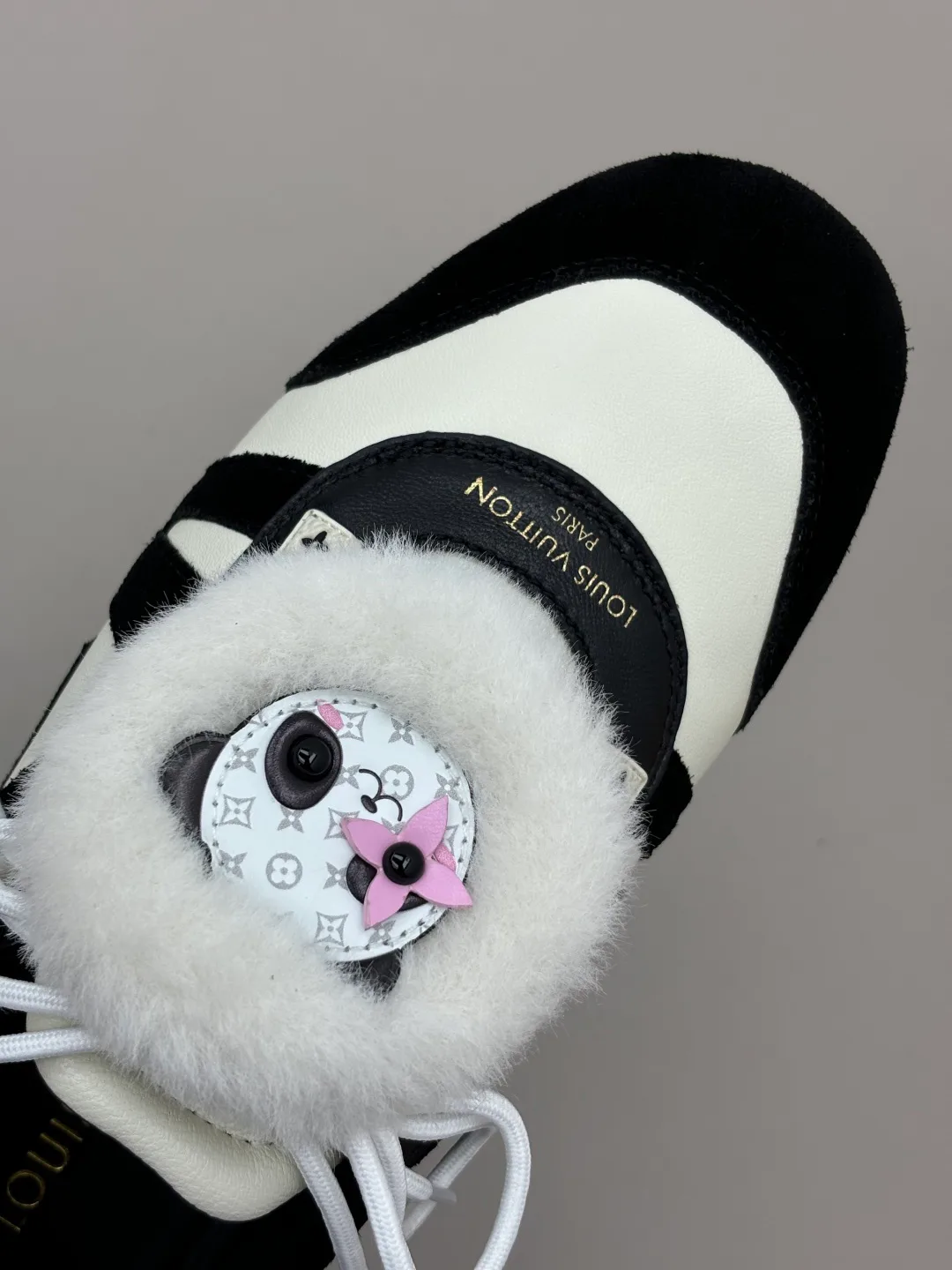 Women's Sneakers LOUIS VUITTON 18006199