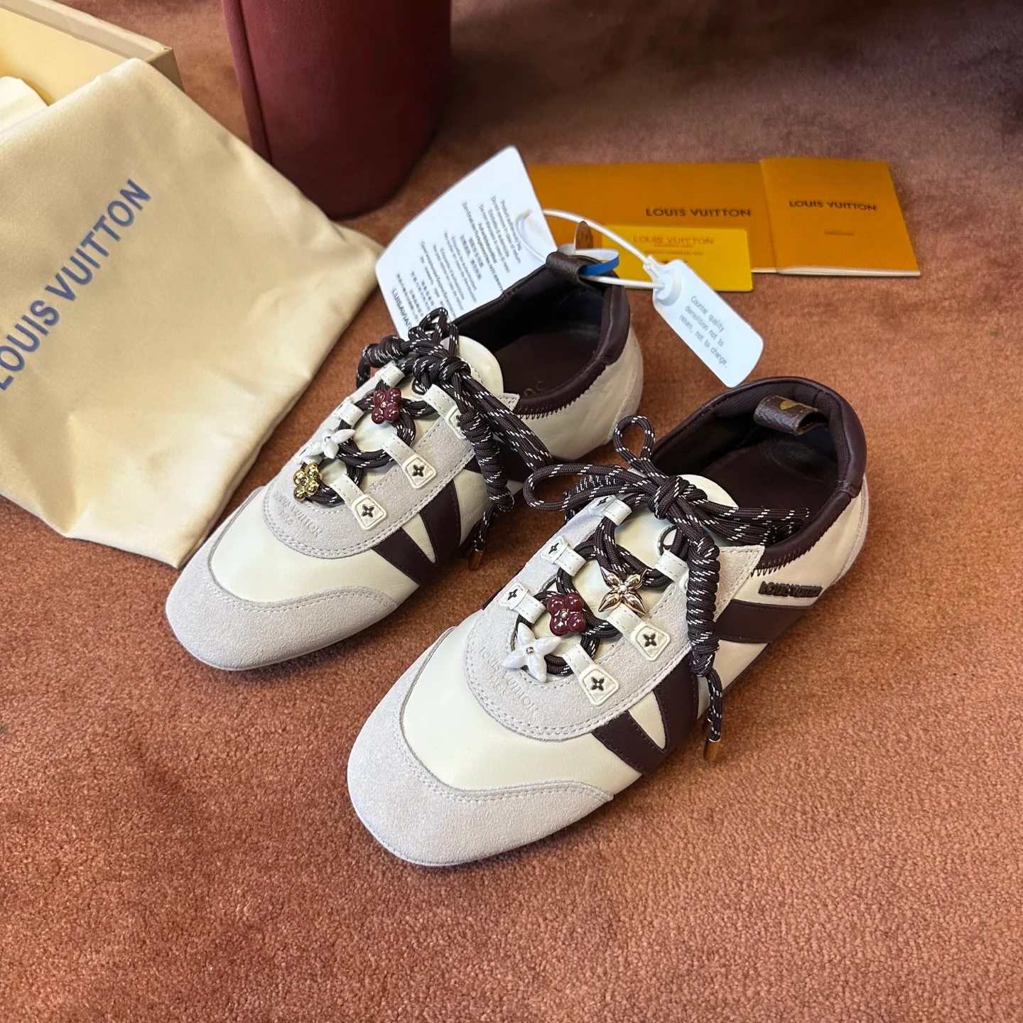 Women's Sneakers LOUIS VUITTON 18120682