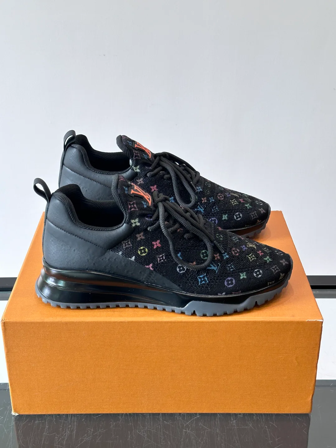 Men's Sneakers LOUIS VUITTON 17588577