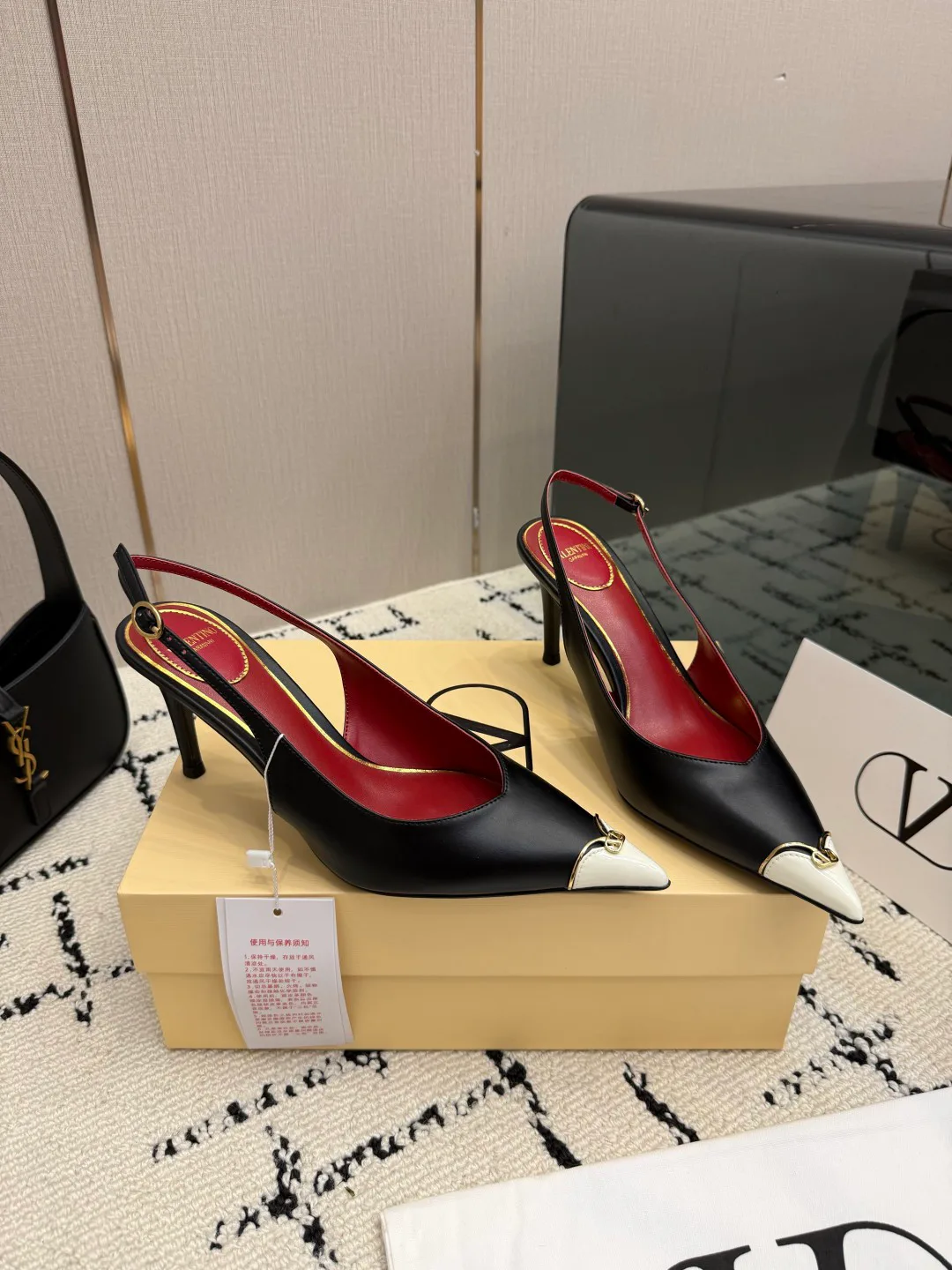 Women's Heels VALENTINO 17937579