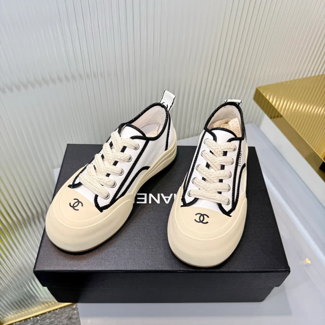 Women's Sneakers CHANEL 18366984