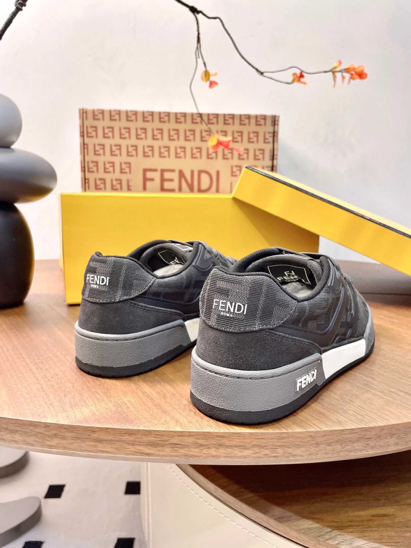 Women's Sneakers FENDI 17957367