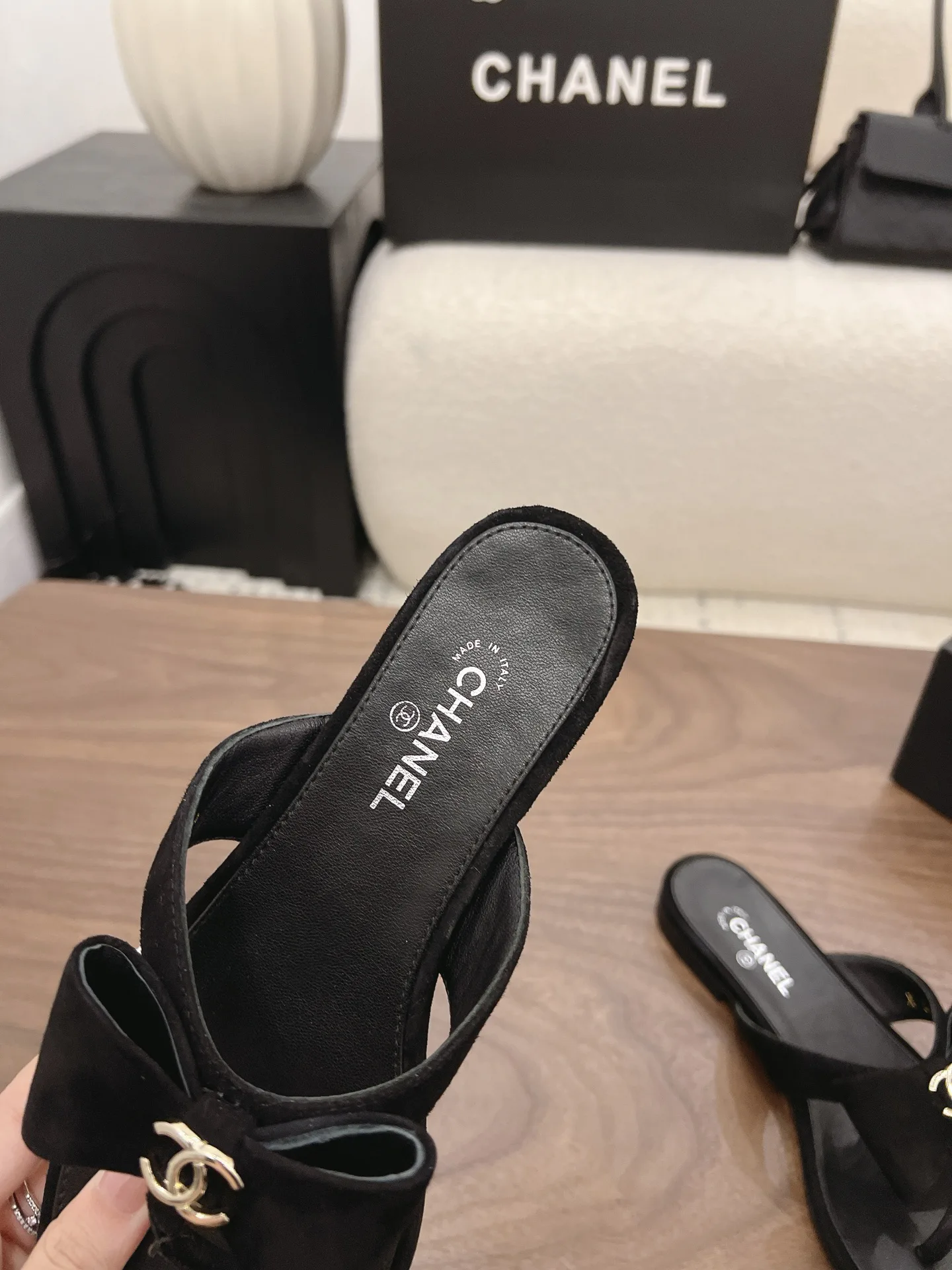 Women's Flip-Flops CHANEL 16902358