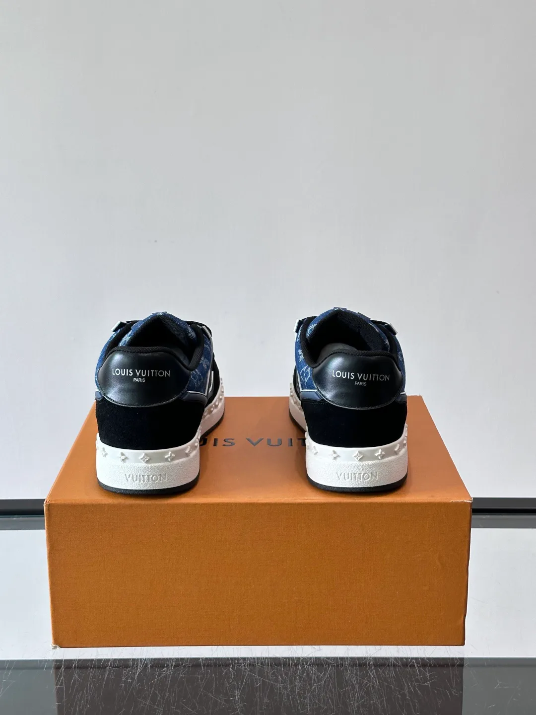 Men's Sneakers LOUIS VUITTON 17439947