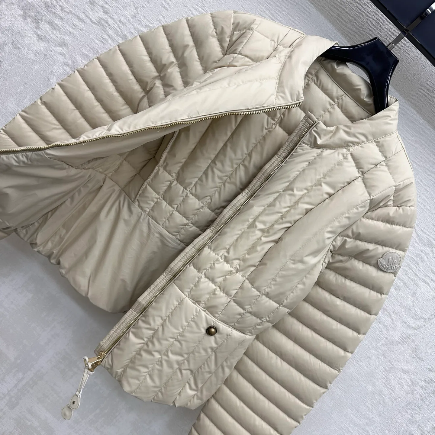 Women's Jackets And Down Jackets MONCLER 18432072