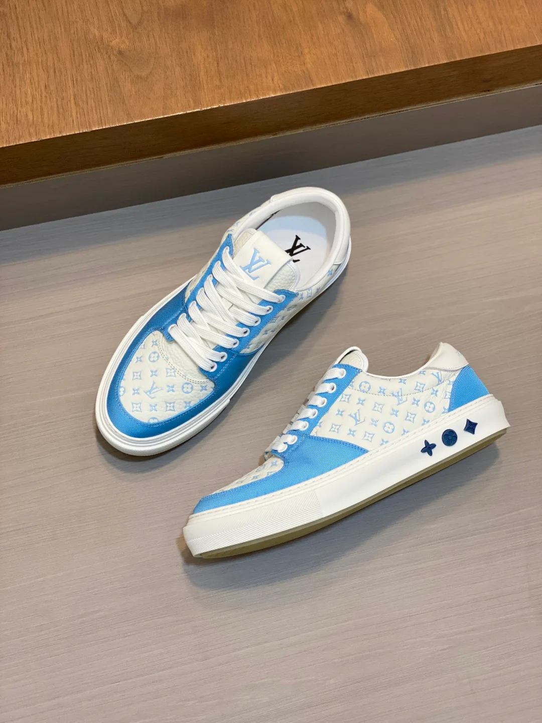 Men's Sneakers LOUIS VUITTON 18078963