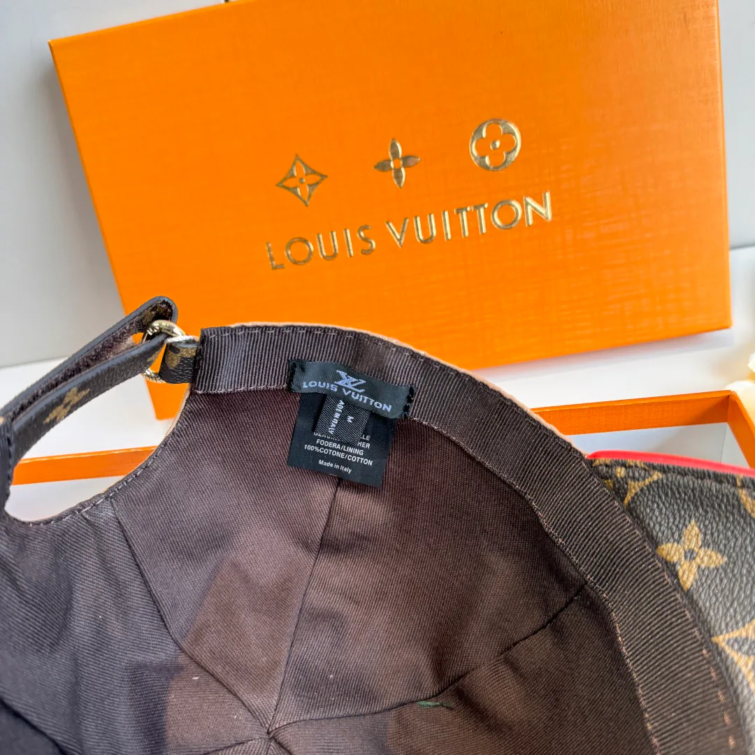 Hats LOUIS VUITTON 18105209