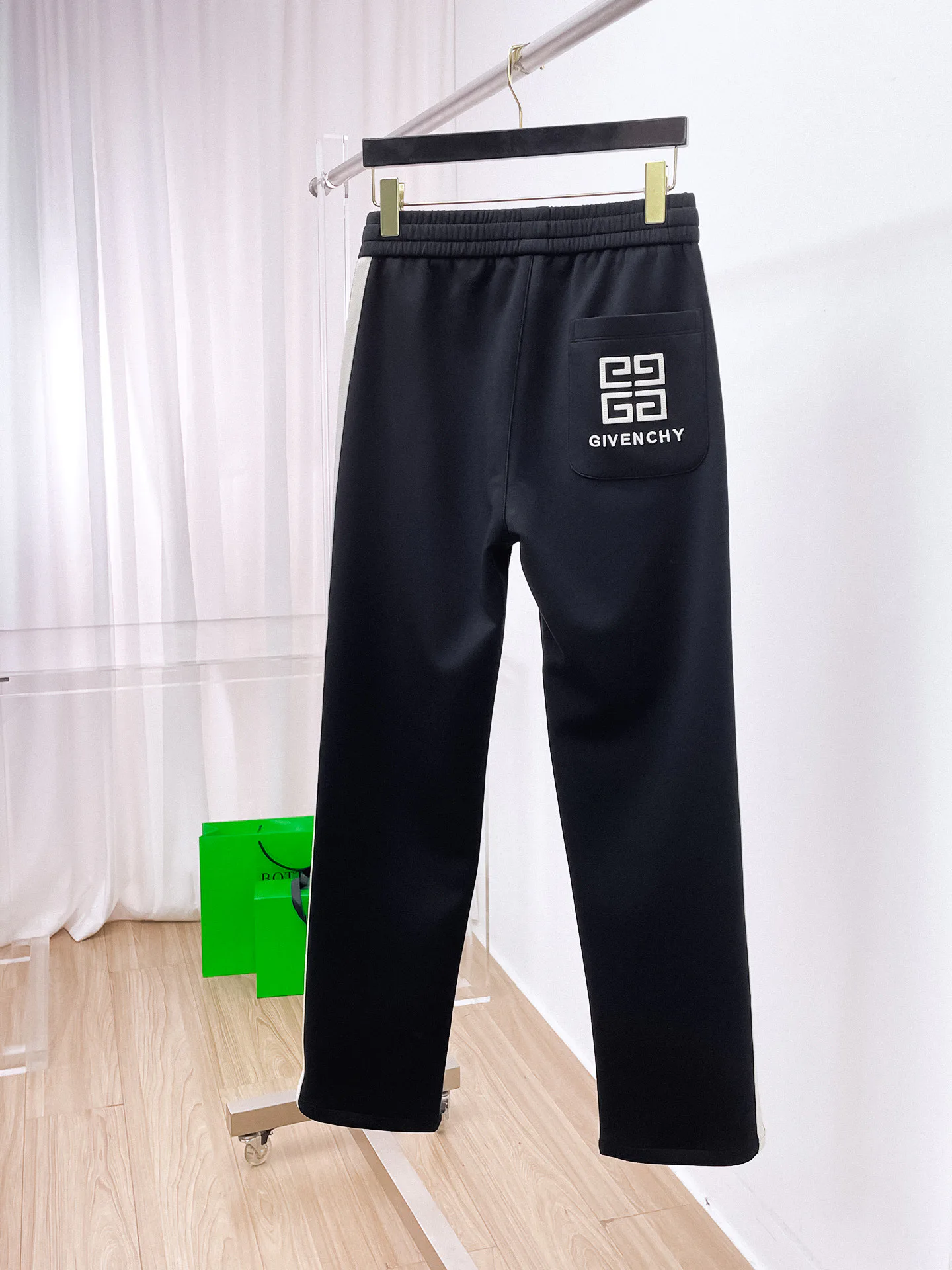Men's Trousers GIVENCHY 18399392