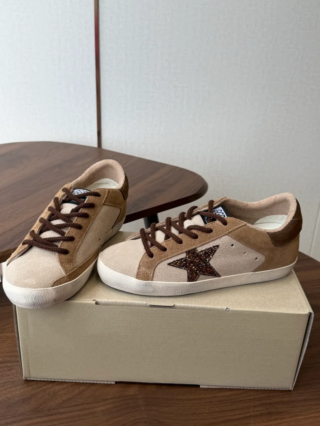 Women's Sneakers GOLDEN GOOSE 18146573
